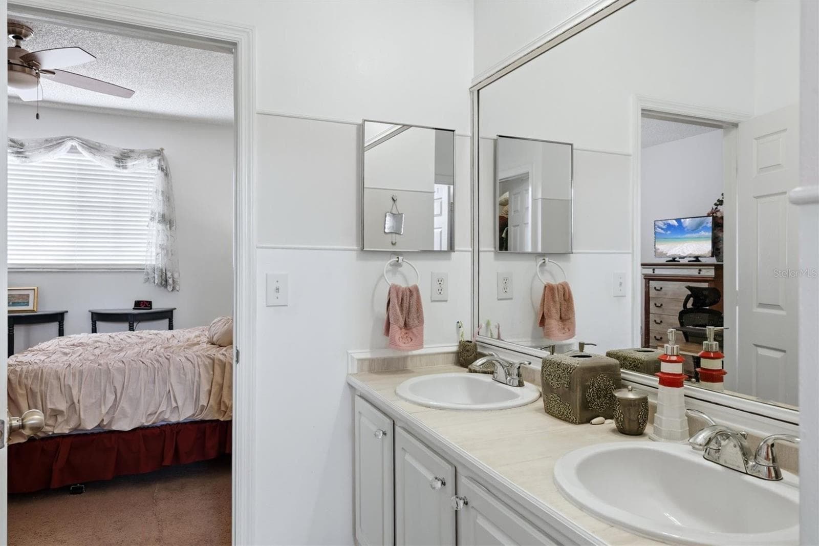En-suite - 5001 BARALDI CIR #22-209, SARASOTA