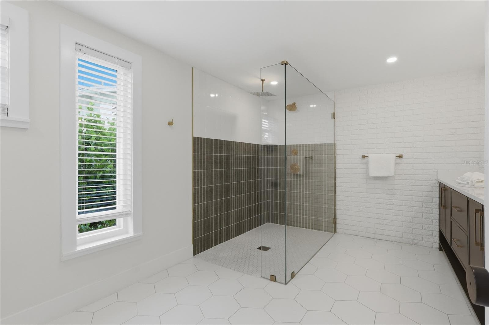 Single Family Residence at 405 28TH ST, HOLMES BEACH, photo 15 of 39