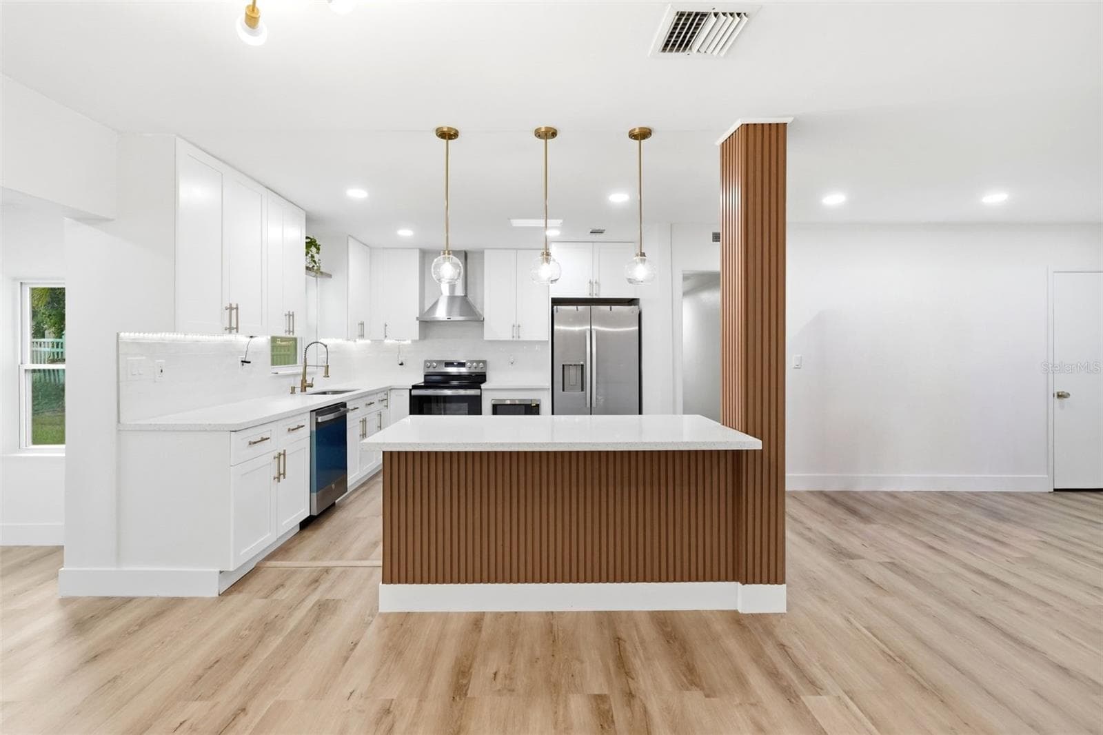 Single Family Residence at 2519 OVERLAKE AVE, ORLANDO, photo 10 of 35