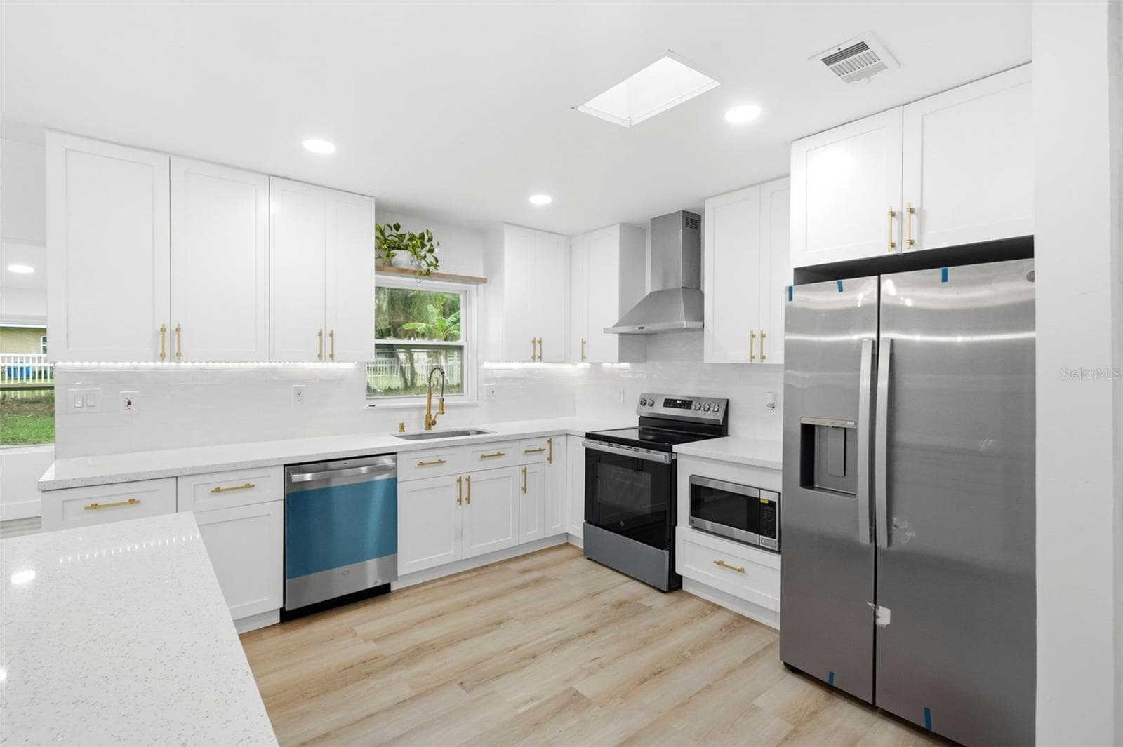 Single Family Residence at 2519 OVERLAKE AVE, ORLANDO, photo 12 of 35