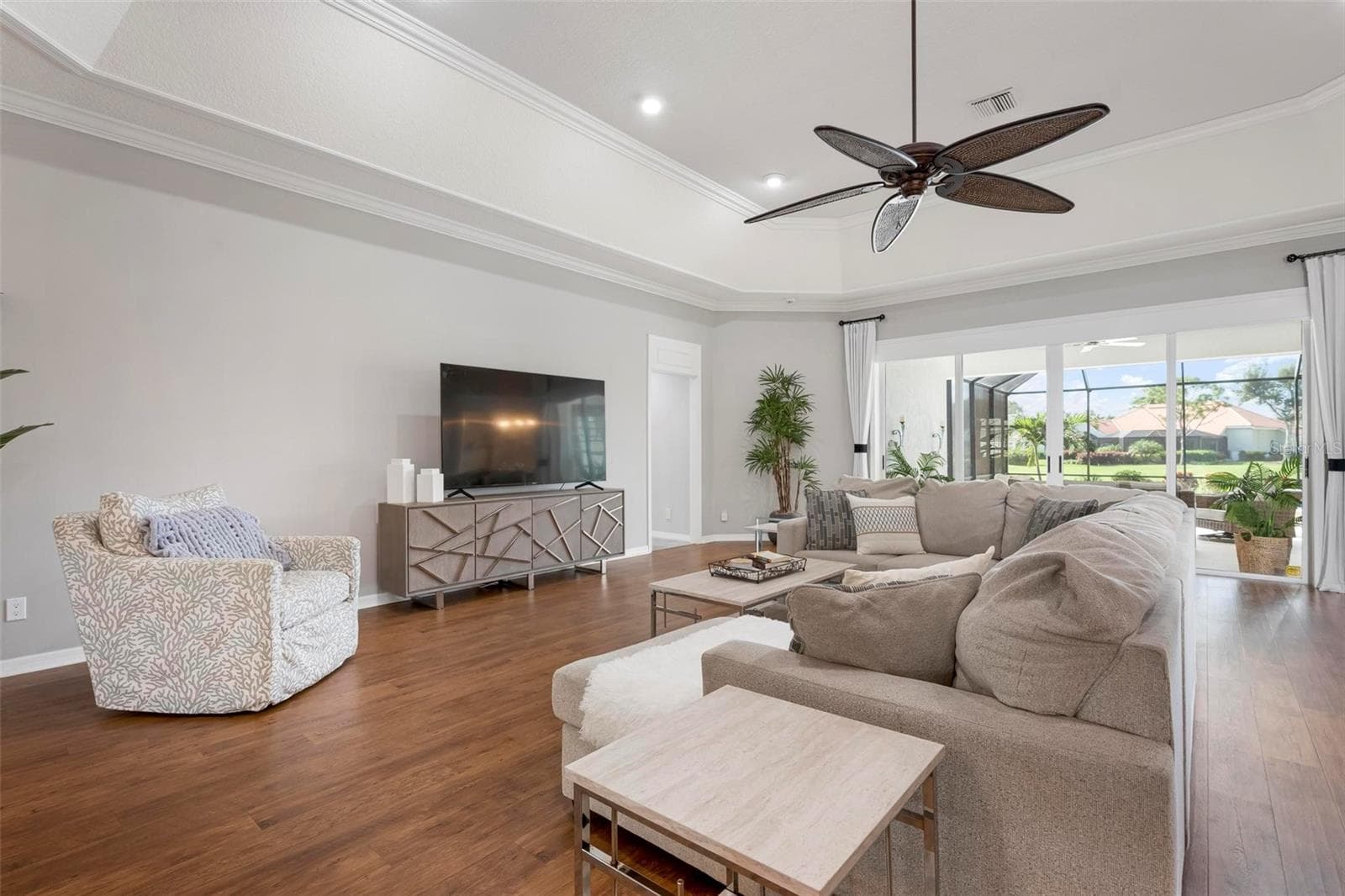 Single Family Residence at 434 TREMINGHAM WAY, VENICE, photo 10 of 85