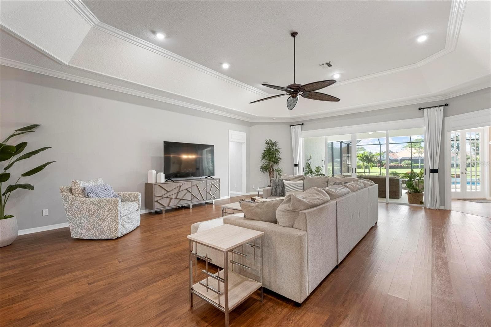 Single Family Residence at 434 TREMINGHAM WAY, VENICE, photo 11 of 85