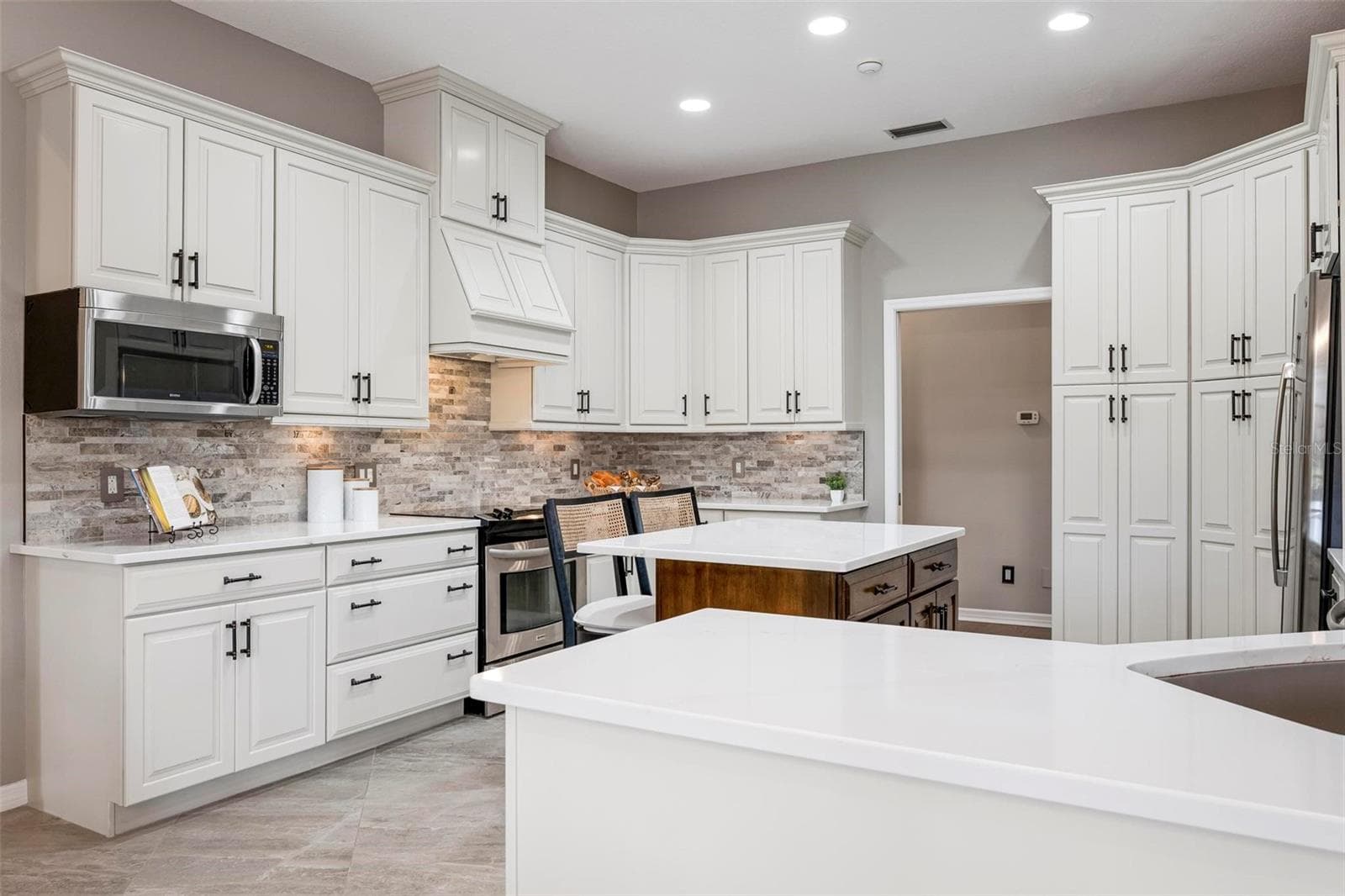 Single Family Residence at 434 TREMINGHAM WAY, VENICE, photo 13 of 85