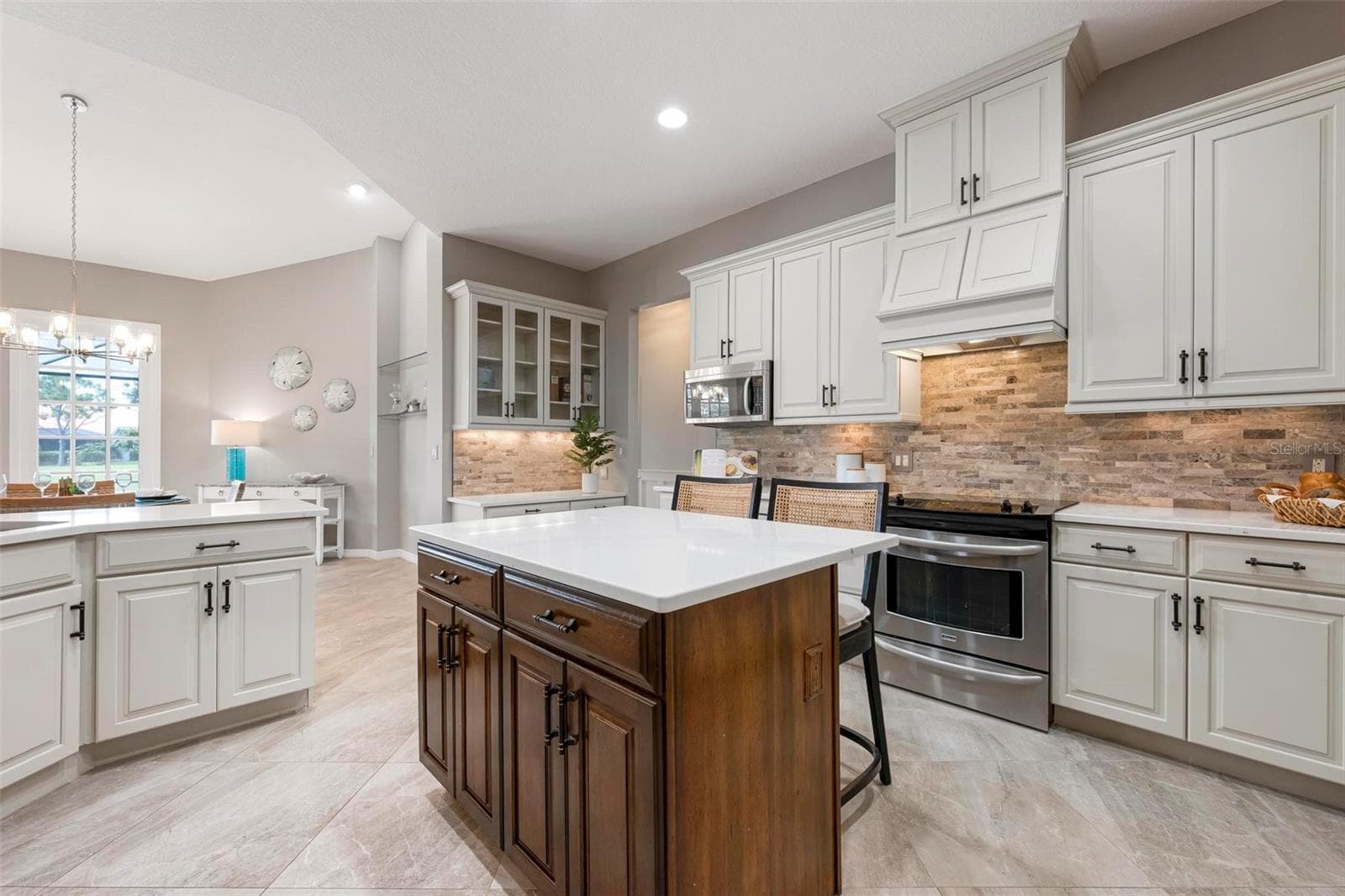 Single Family Residence at 434 TREMINGHAM WAY, VENICE, photo 17 of 85