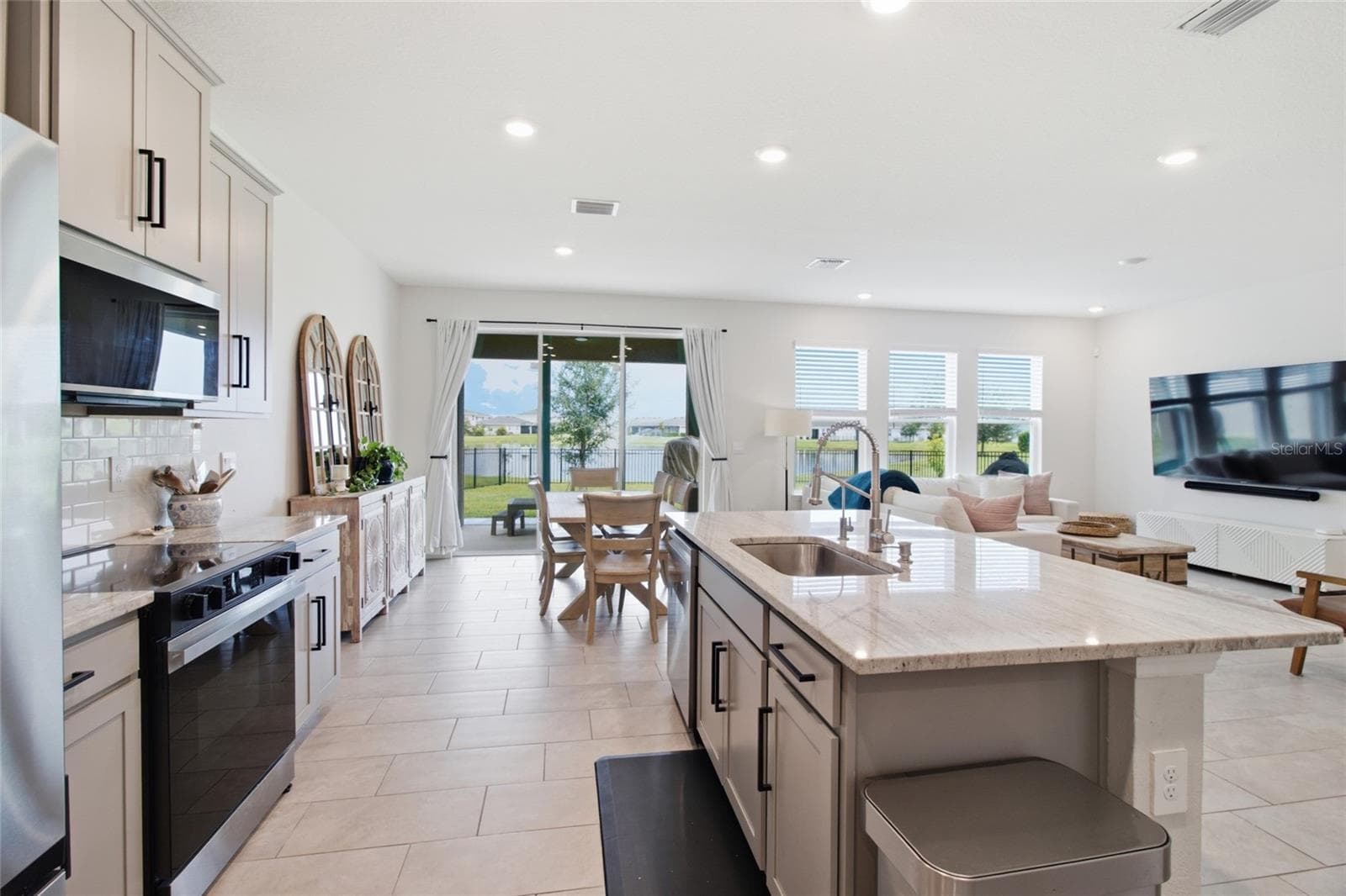 Single Family Residence at 17656 CANTARINA CV, BRADENTON, photo 10 of 67
