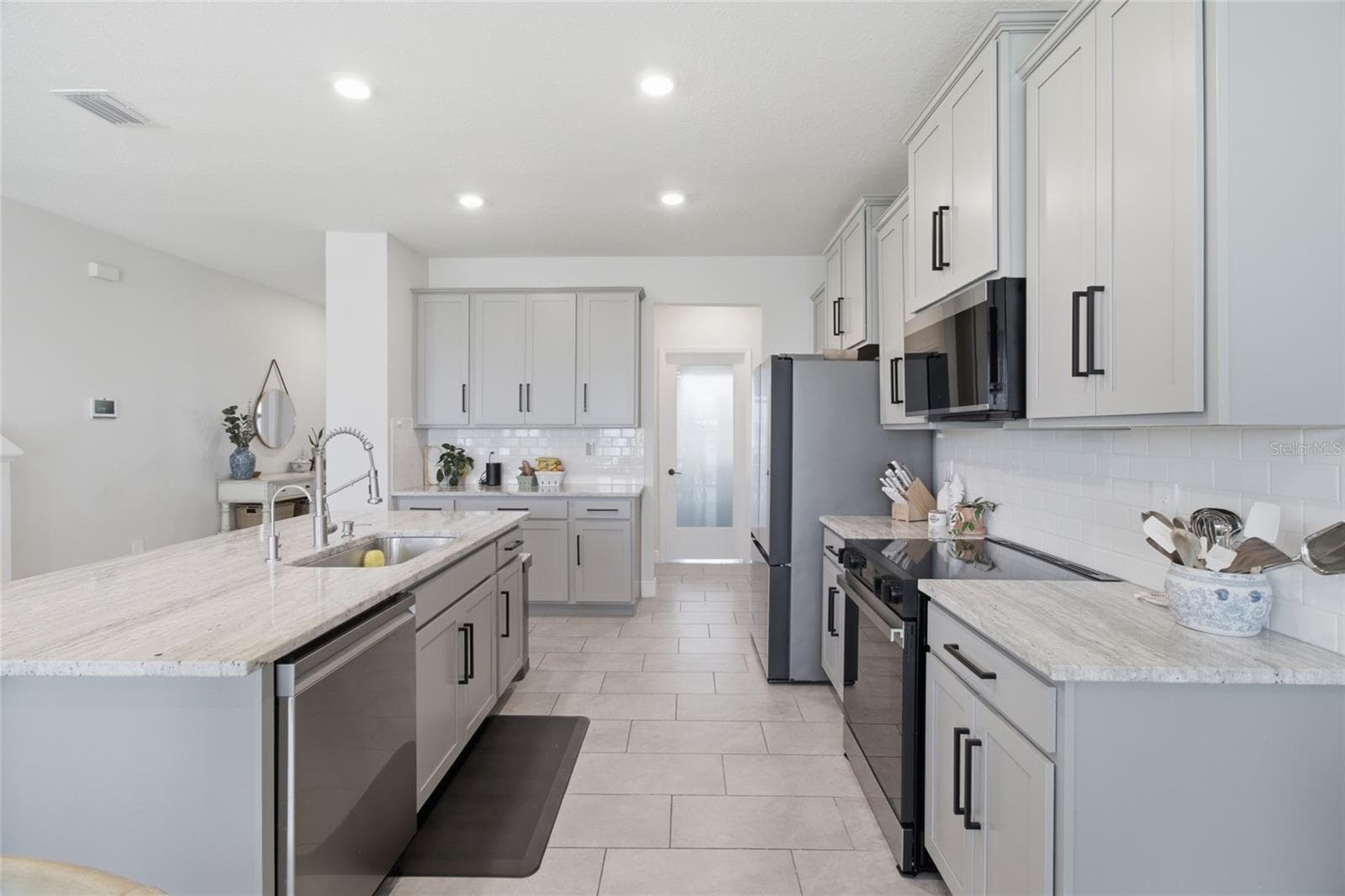 Single Family Residence at 17656 CANTARINA CV, BRADENTON, photo 11 of 67