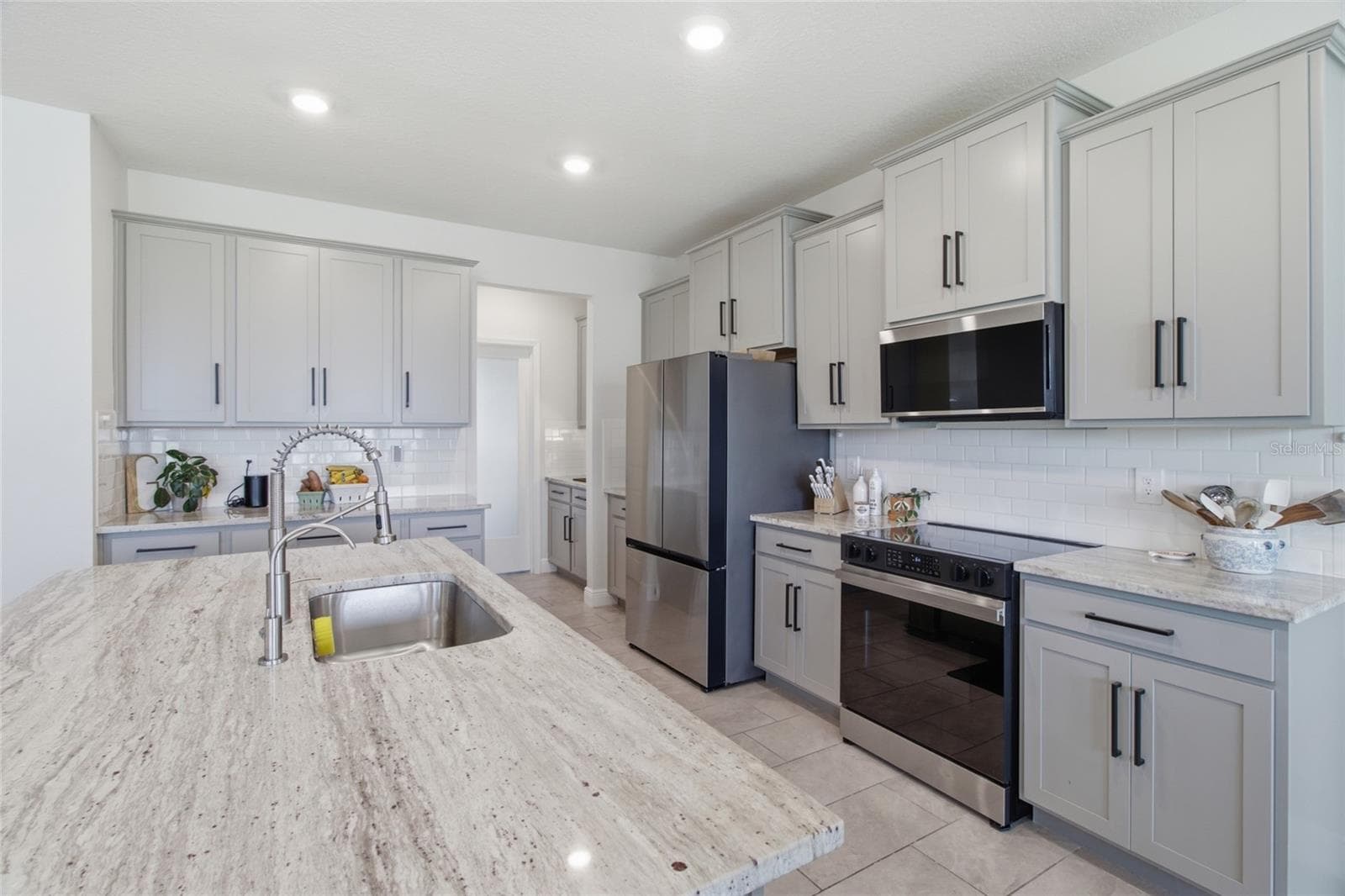 Single Family Residence at 17656 CANTARINA CV, BRADENTON, photo 12 of 67