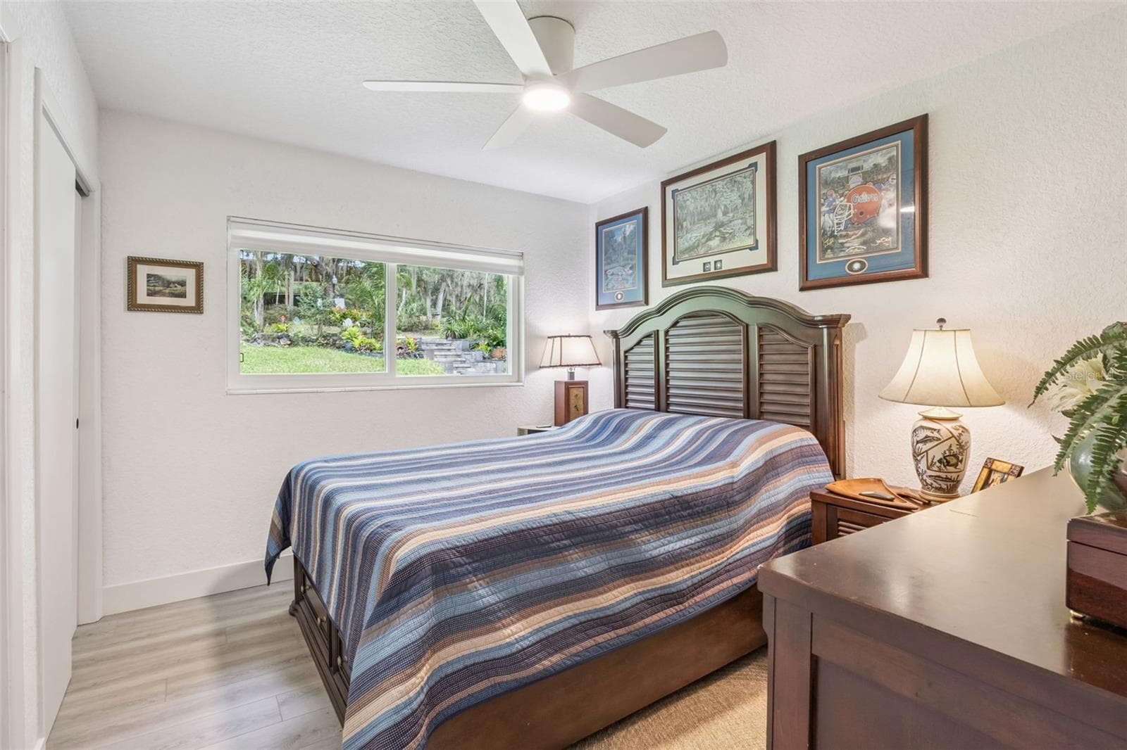 Comfortable additional bedroom bathed in natural light, perfect for family, guests, or a home office. - 1476 SPRING LAKE RD, FRUITLAND PARK