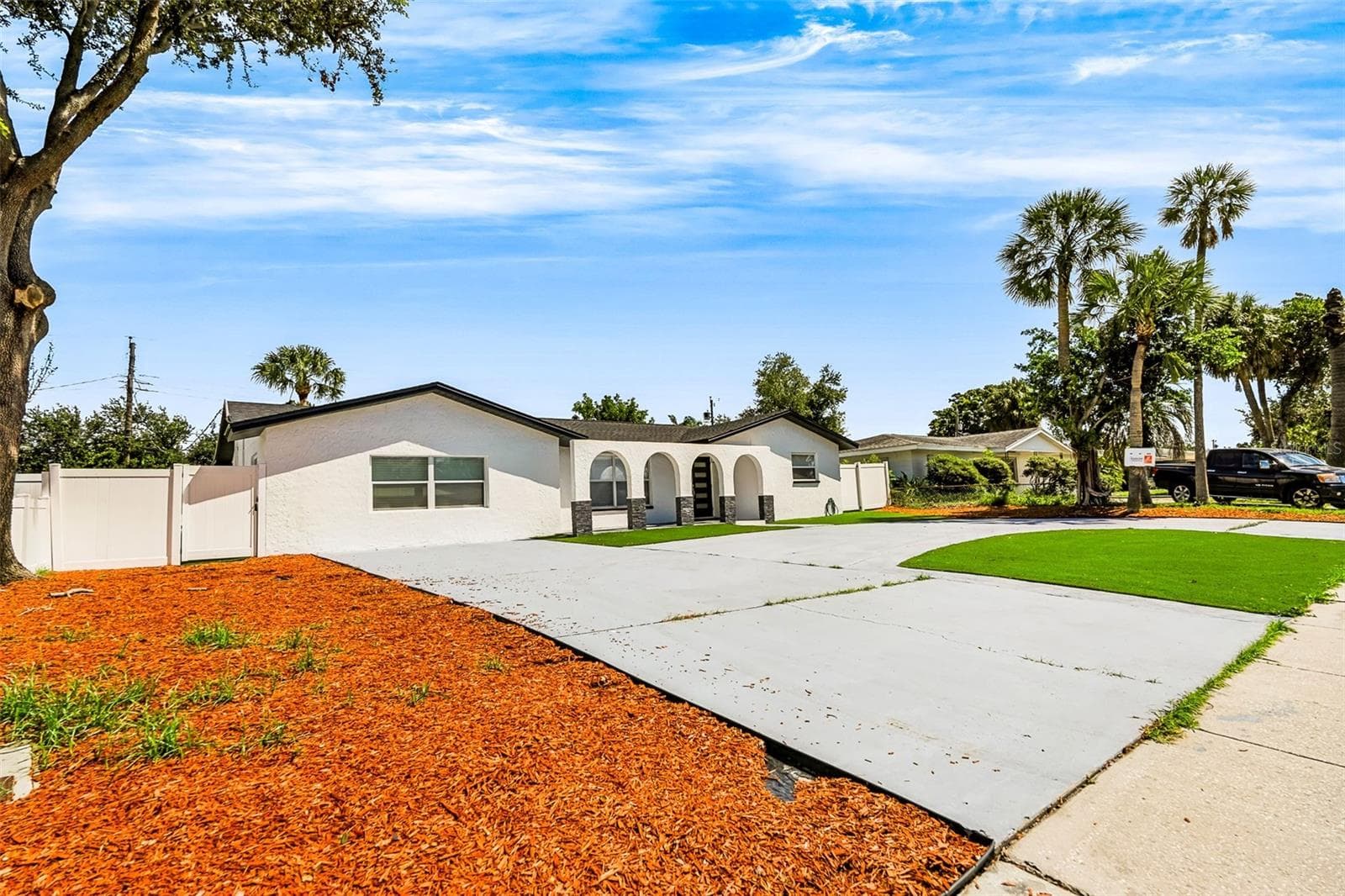FRONT VIEW - 1077 40TH AVE NE, ST PETERSBURG