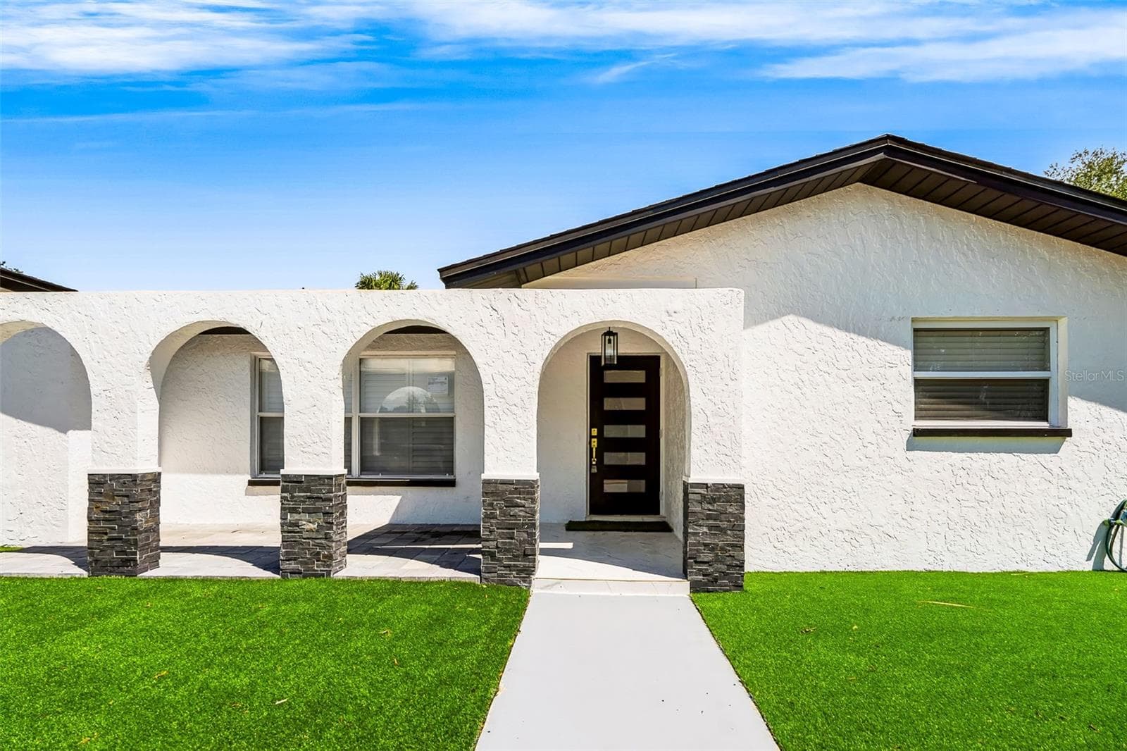 ENTRY - 1077 40TH AVE NE, ST PETERSBURG