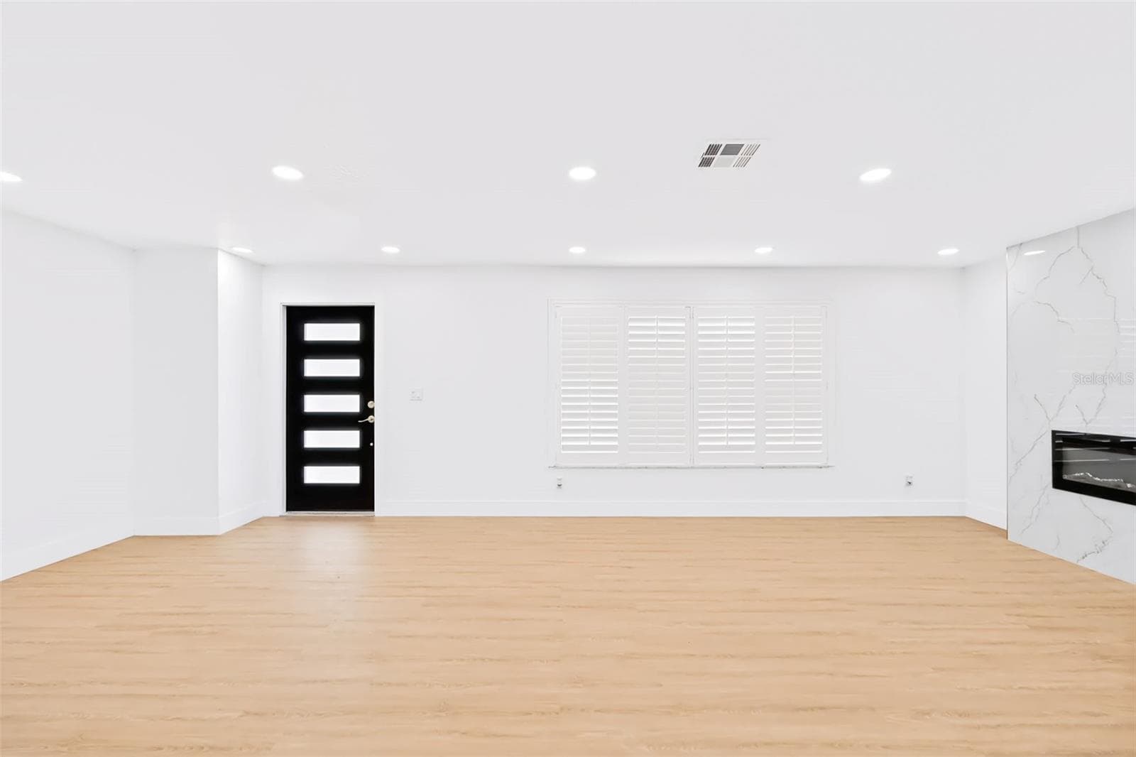 LIVING ROOM - 1077 40TH AVE NE, ST PETERSBURG