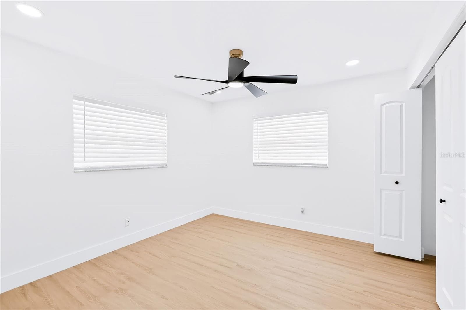 Single Family Residence at 1077 40TH AVE NE, ST PETERSBURG, photo 26 of 73