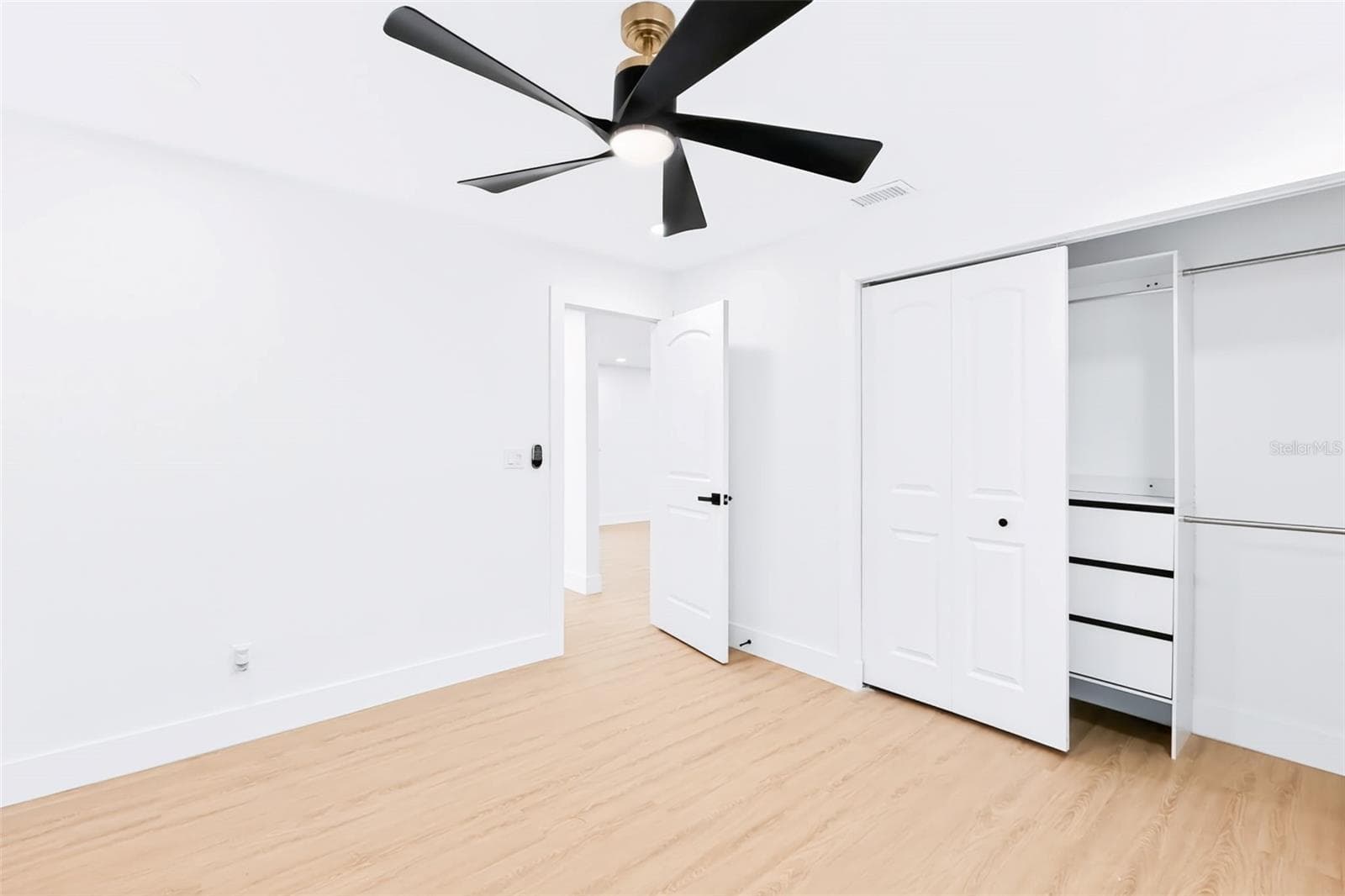 Single Family Residence at 1077 40TH AVE NE, ST PETERSBURG, photo 29 of 73