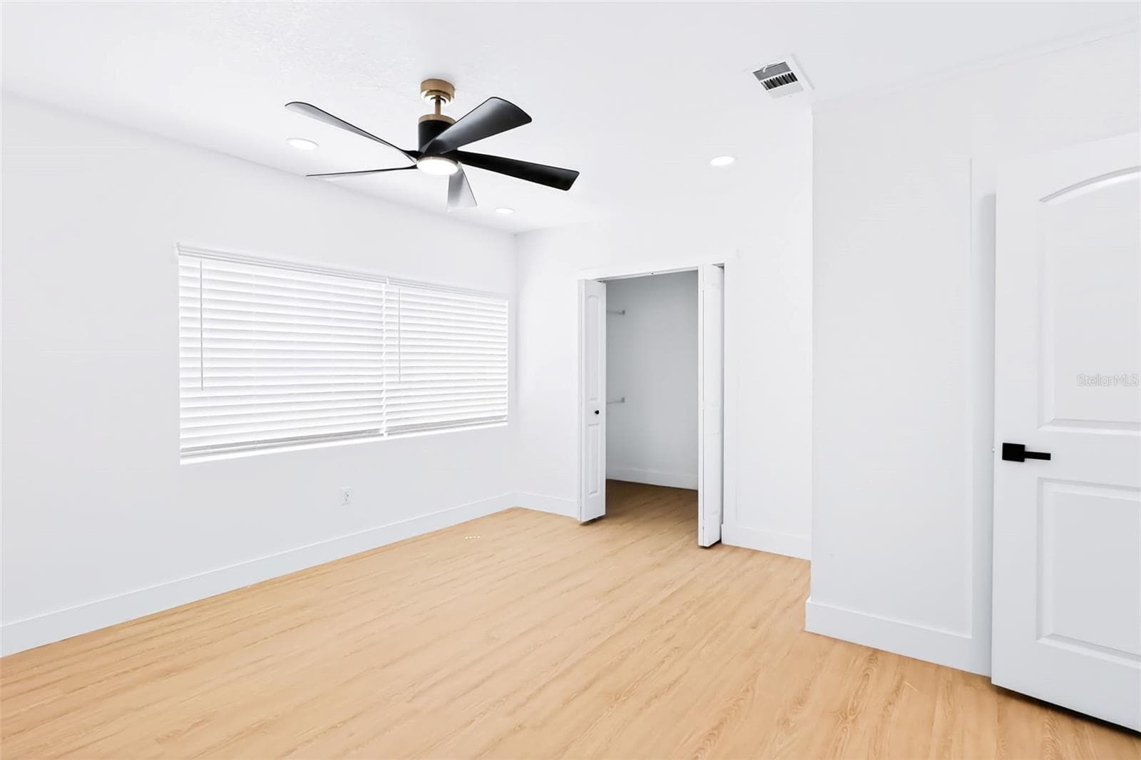 Single Family Residence at 1077 40TH AVE NE, ST PETERSBURG, photo 33 of 73