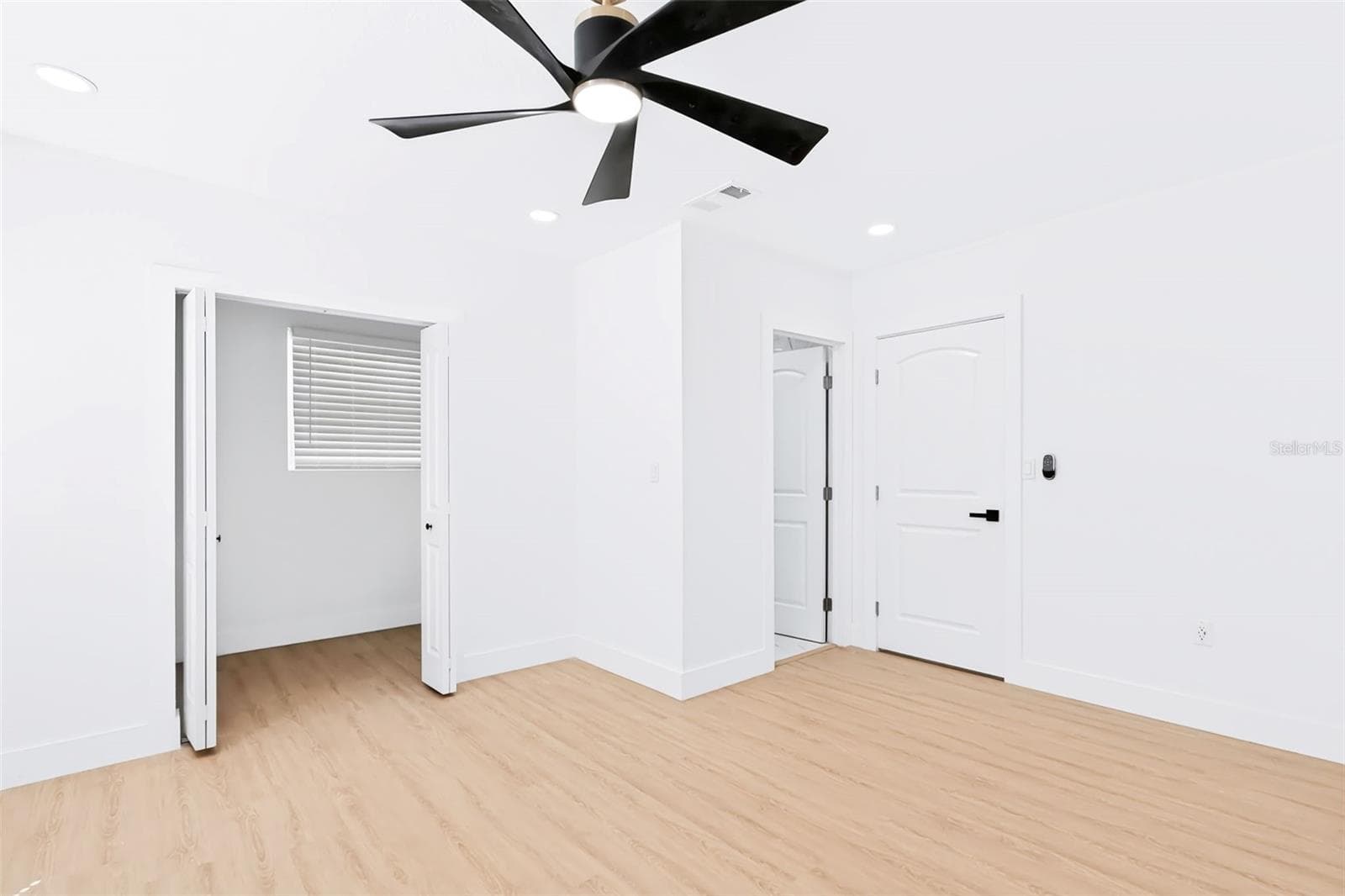 Single Family Residence at 1077 40TH AVE NE, ST PETERSBURG, photo 34 of 73