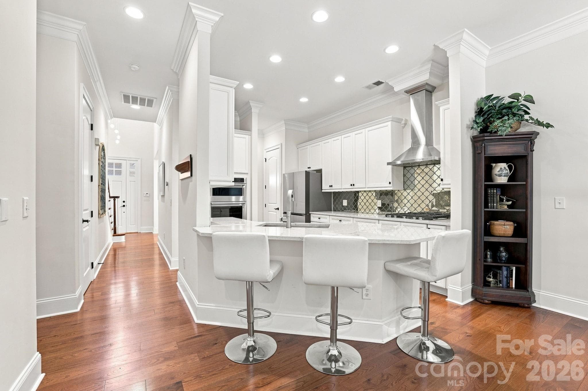 Townhouse at 6831 Louisburg Square Lane, Charlotte, photo 6 of 45
