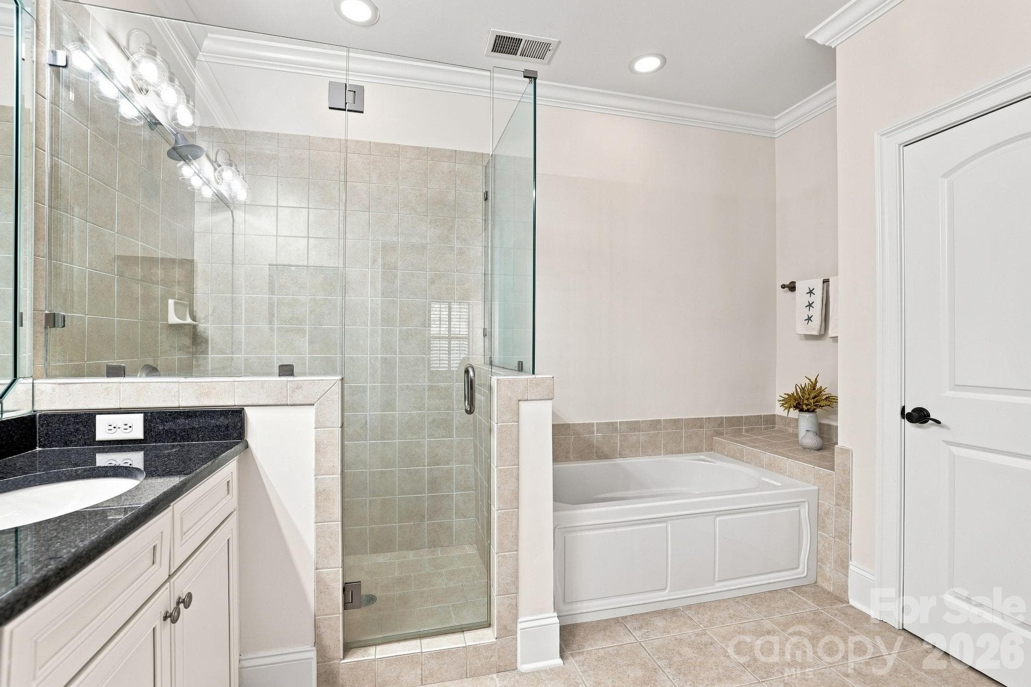 Townhouse at 6831 Louisburg Square Lane, Charlotte, photo 32 of 45