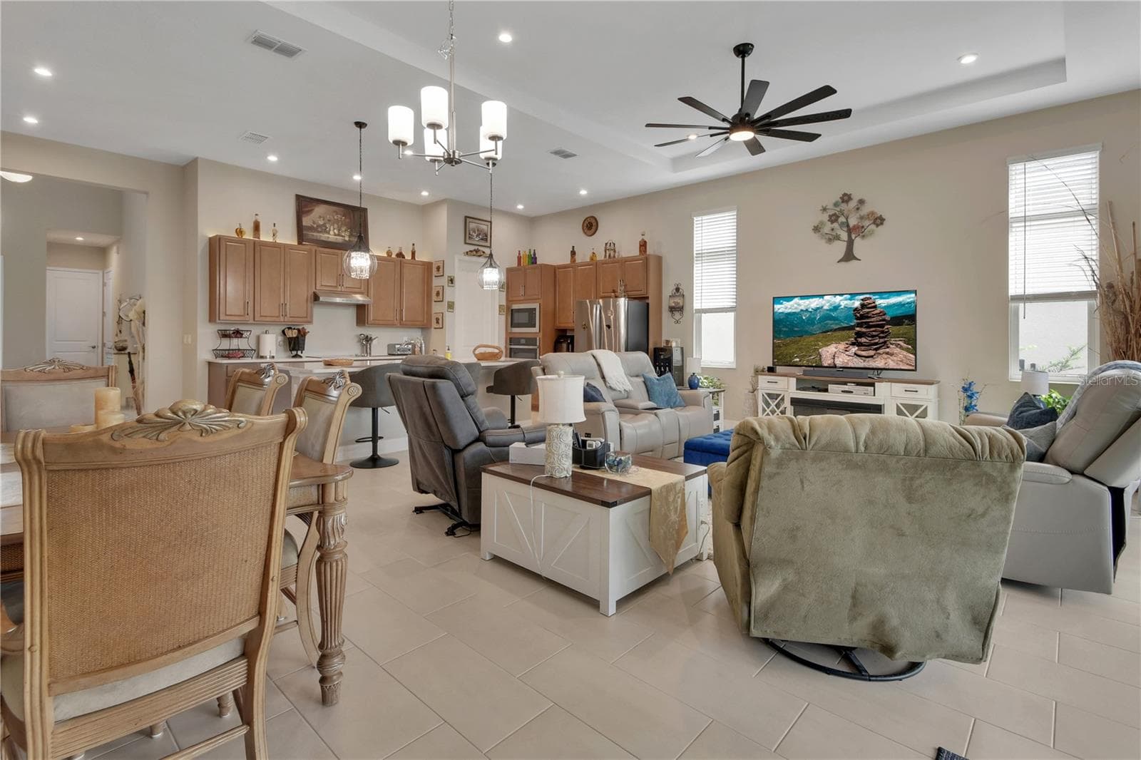 Single Family Residence at 859 LILIANA DR, DELAND, photo 7 of 32