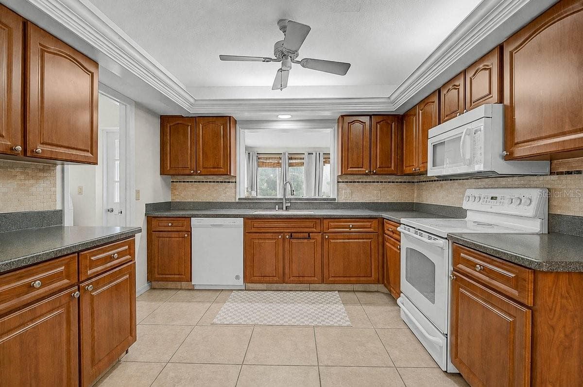 Single Family Residence at 1113 DERIAN PL, NOKOMIS, photo 9 of 34