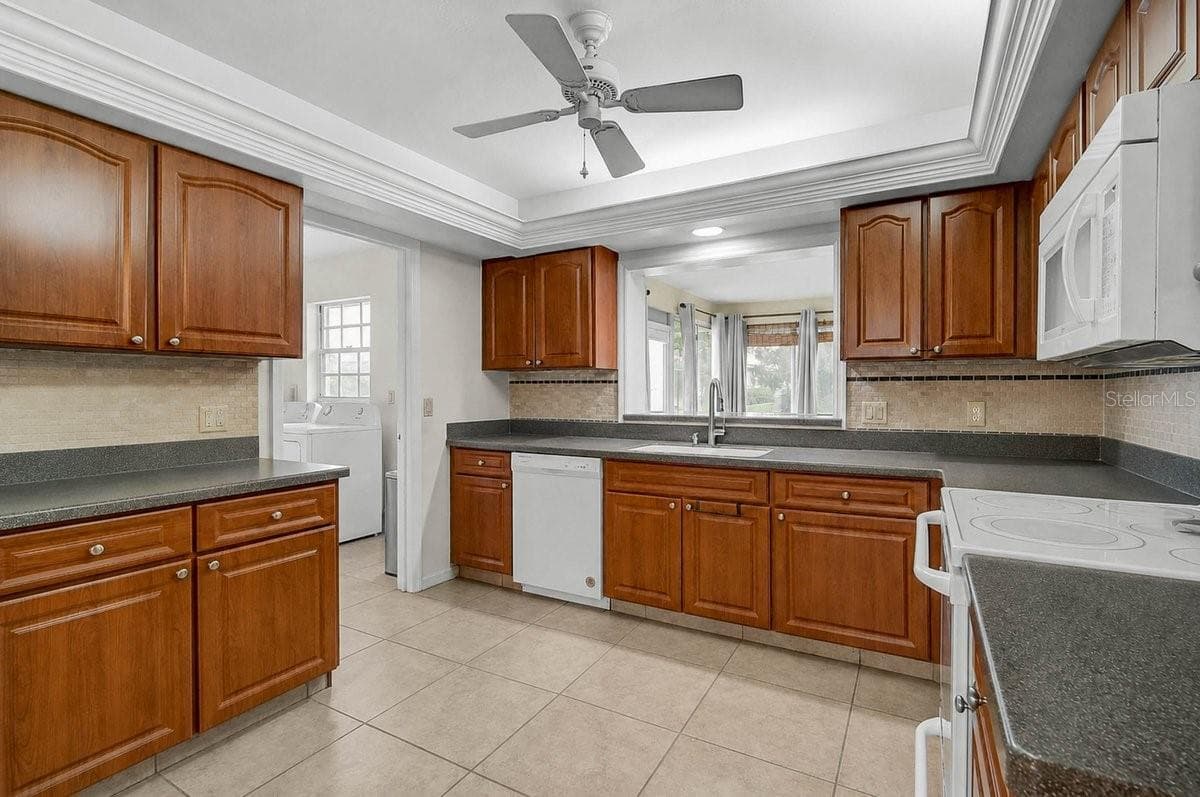 Single Family Residence at 1113 DERIAN PL, NOKOMIS, photo 11 of 34
