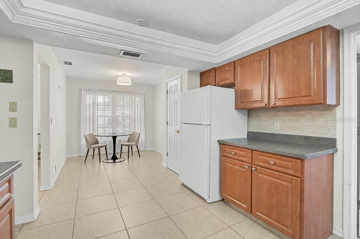 Single Family Residence at 1113 DERIAN PL, NOKOMIS, photo 12 of 34