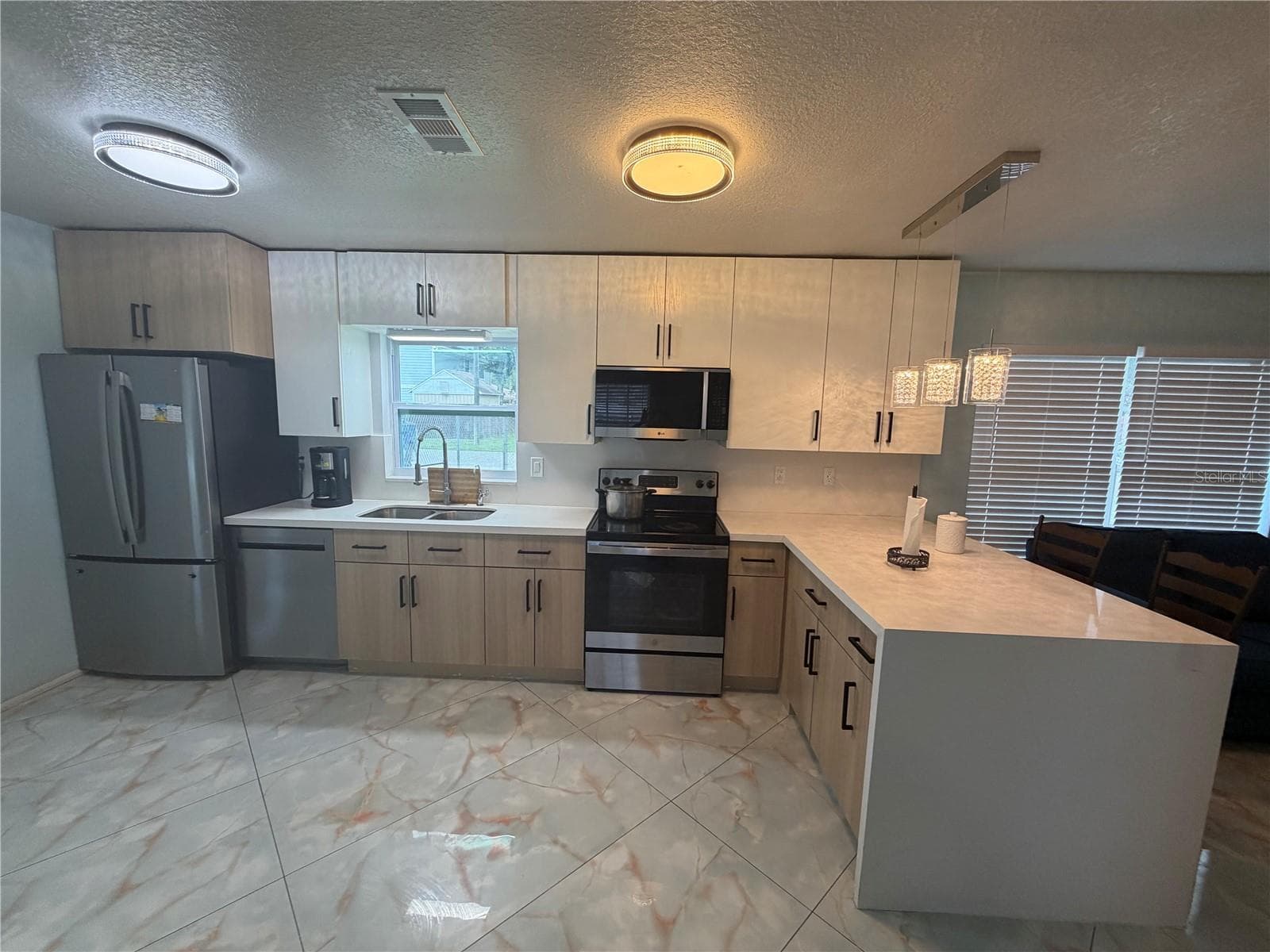 Single Family Residence at 10909 W ELBOW DR, TAMPA, photo 3 of 18