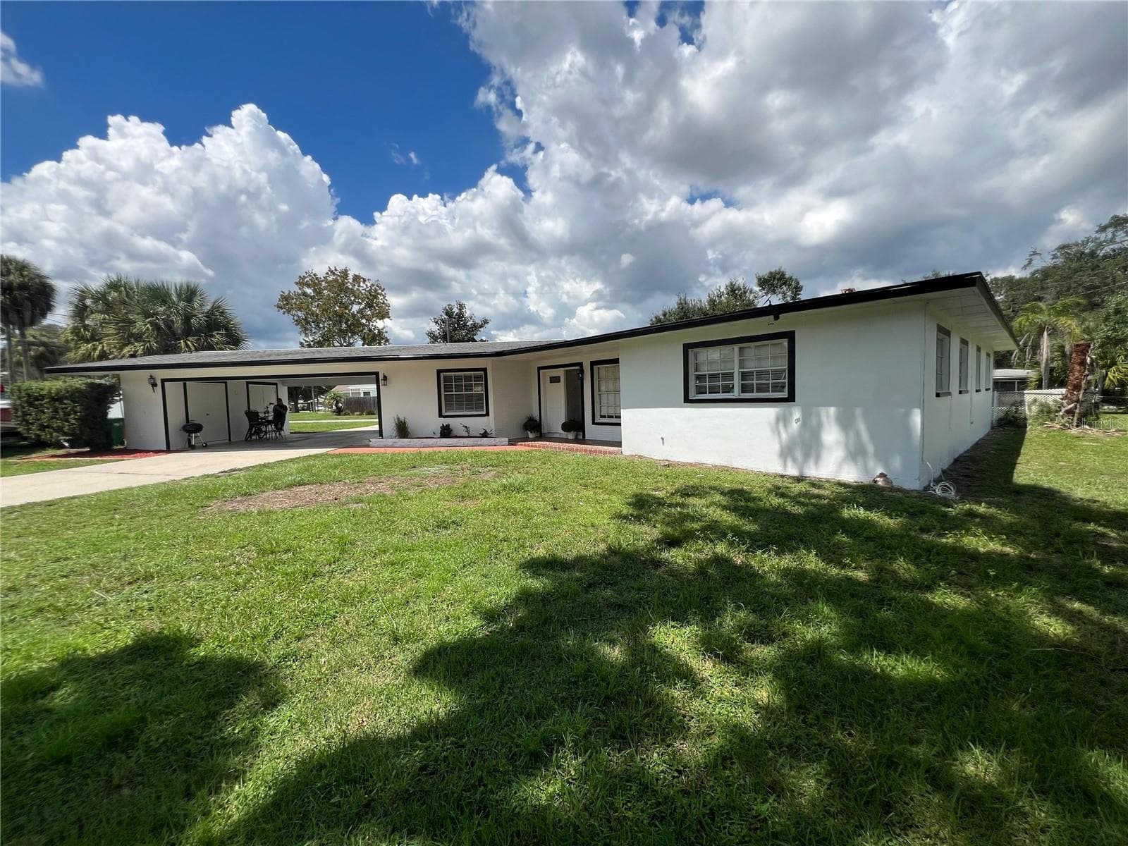 Single Family Residence at 10909 W ELBOW DR, TAMPA, photo 4 of 18