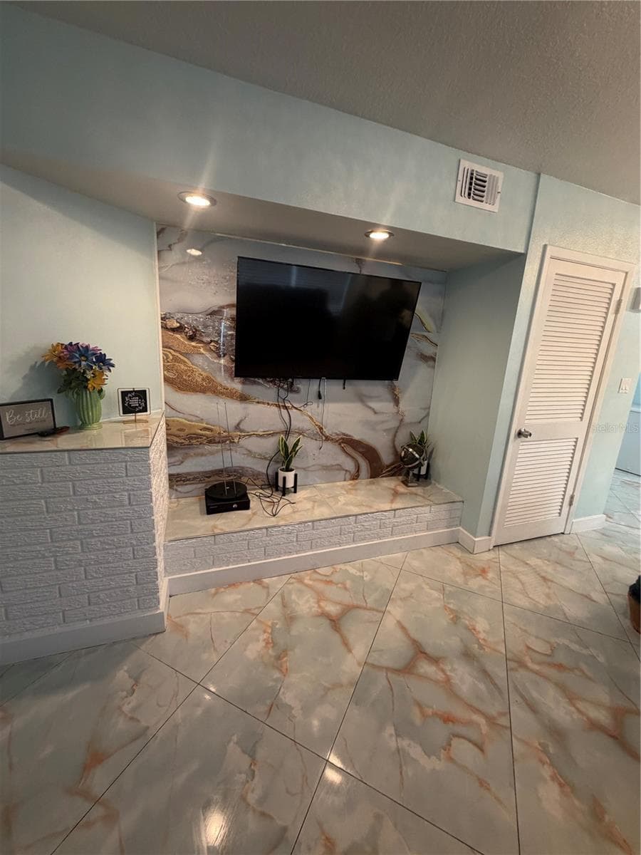 Single Family Residence at 10909 W ELBOW DR, TAMPA, photo 15 of 18