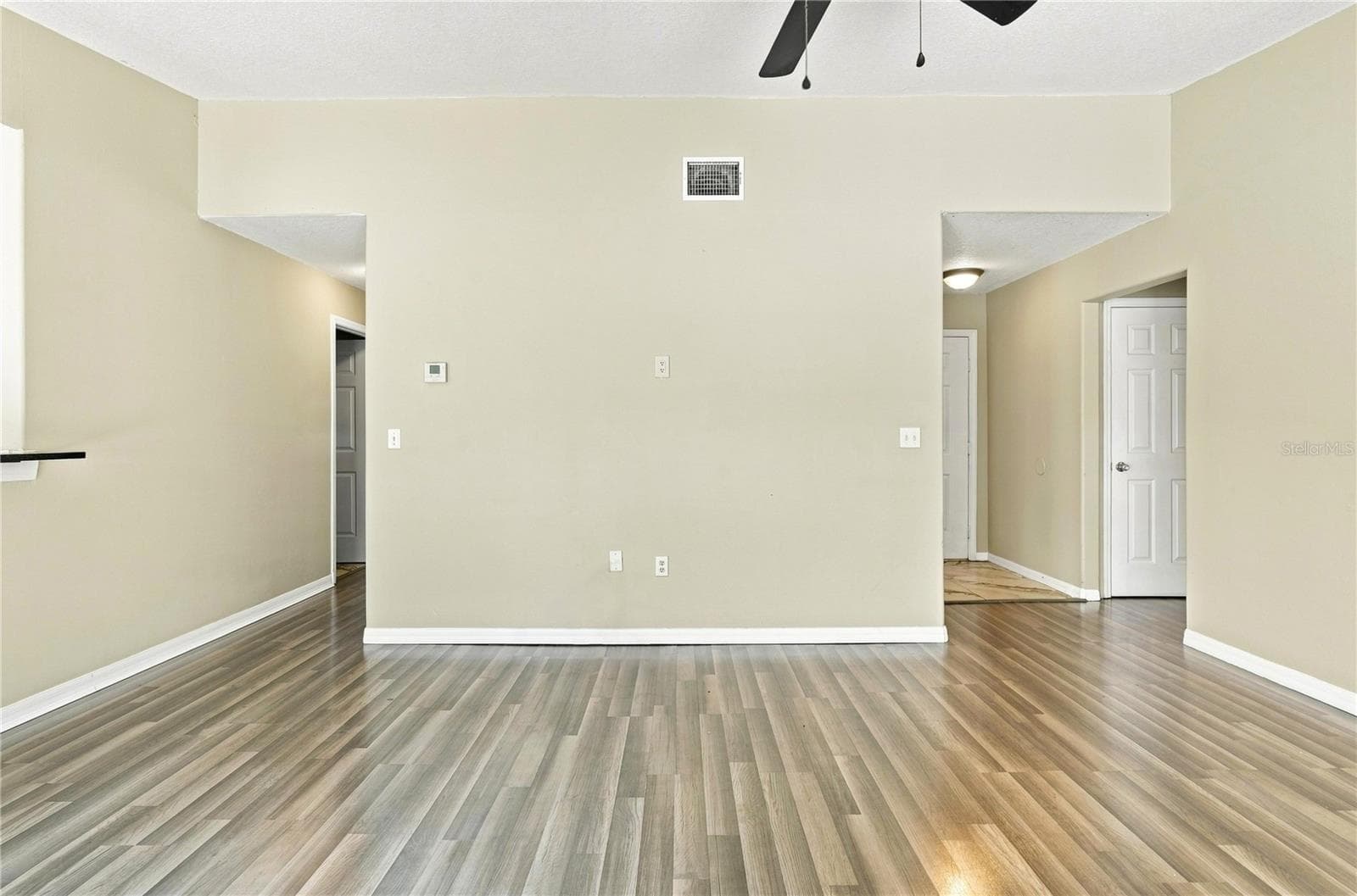 Single Family Residence at 930 DERBYSHIRE DR, KISSIMMEE, photo 6 of 29