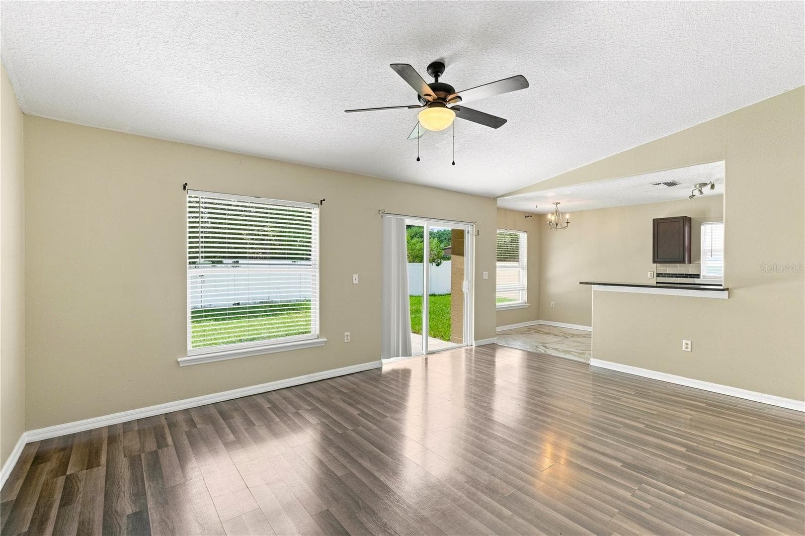 Single Family Residence at 930 DERBYSHIRE DR, KISSIMMEE, photo 7 of 29