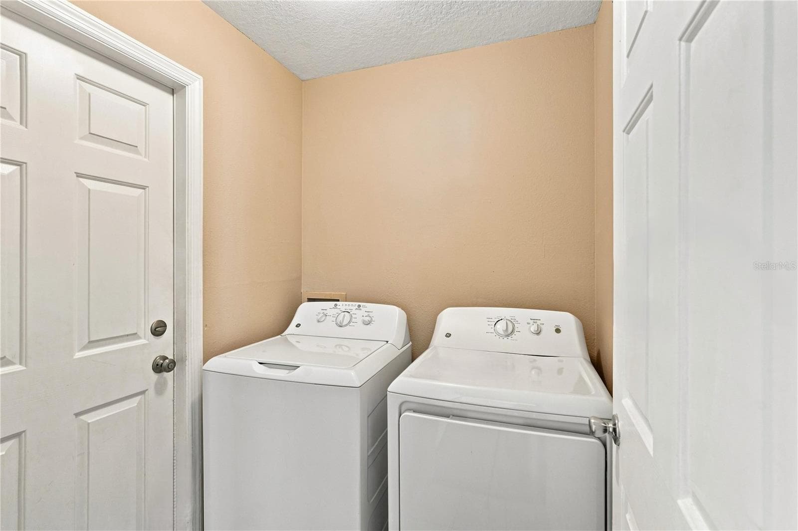 Single Family Residence at 930 DERBYSHIRE DR, KISSIMMEE, photo 26 of 29
