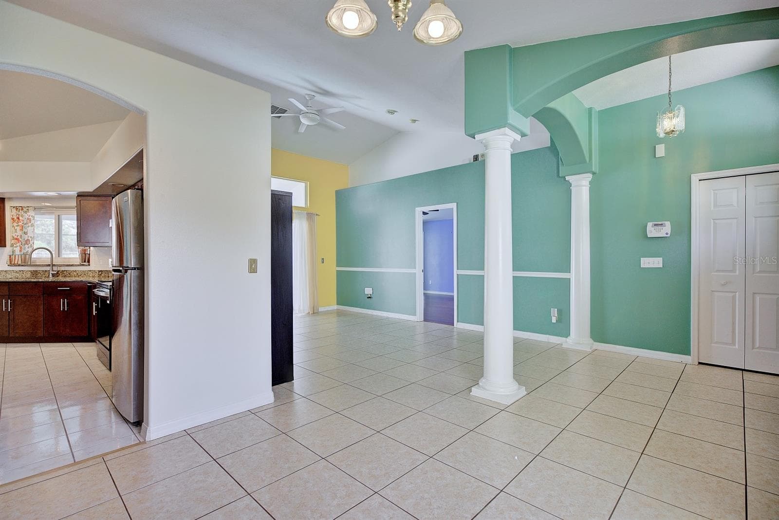 Dining Room/Foyer - 858 MENDOZA DR, KISSIMMEE