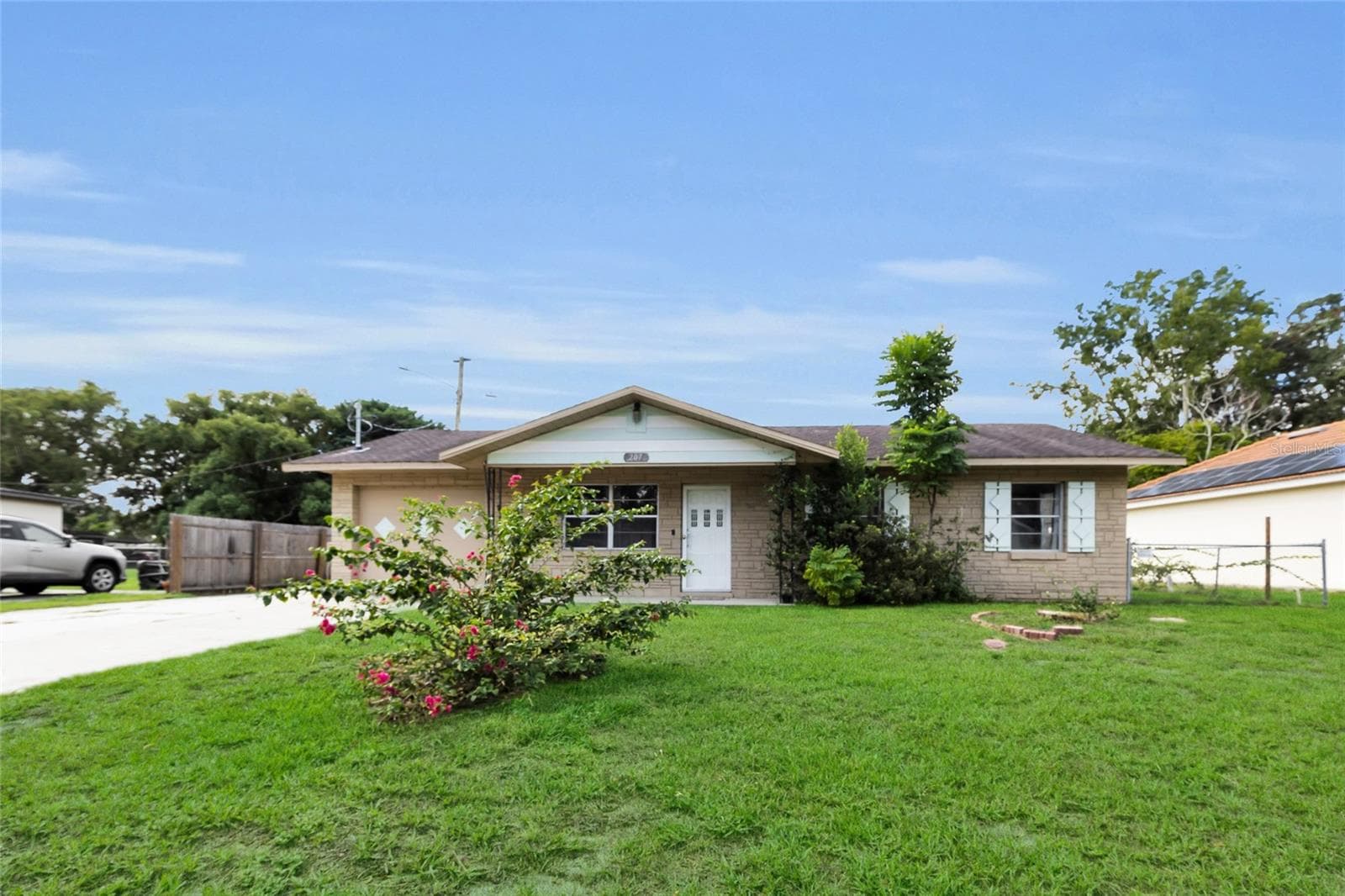 207 ELAINE DR