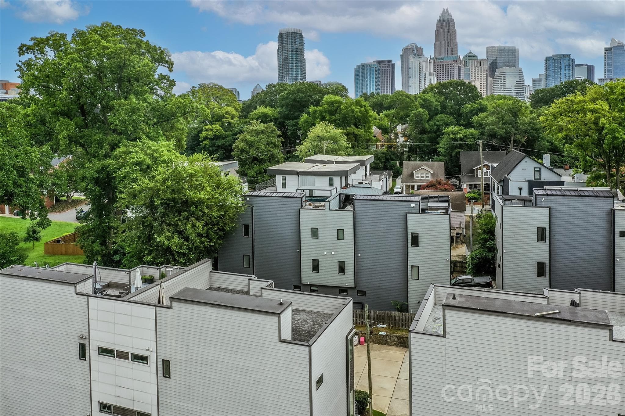Condominium at 914 Westbrook Drive, Charlotte, photo 2 of 34