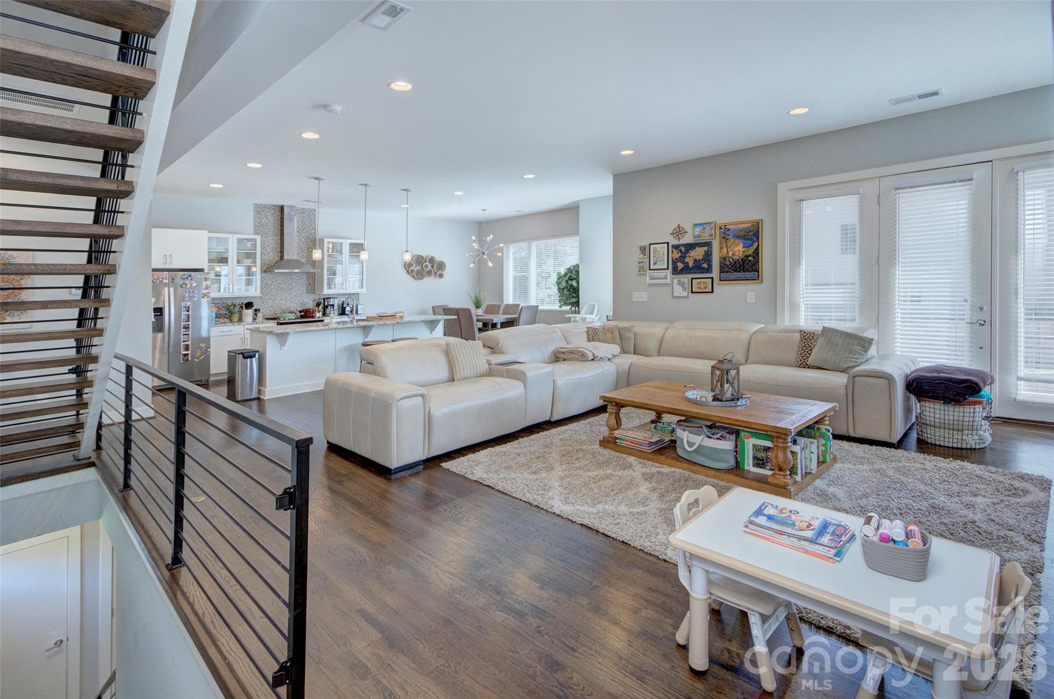 Condominium at 914 Westbrook Drive, Charlotte, photo 3 of 34