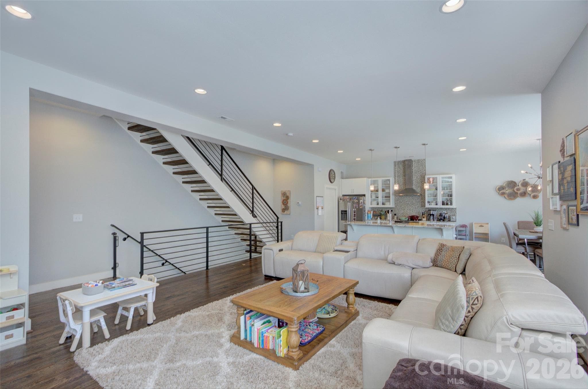 Condominium at 914 Westbrook Drive, Charlotte, photo 8 of 34