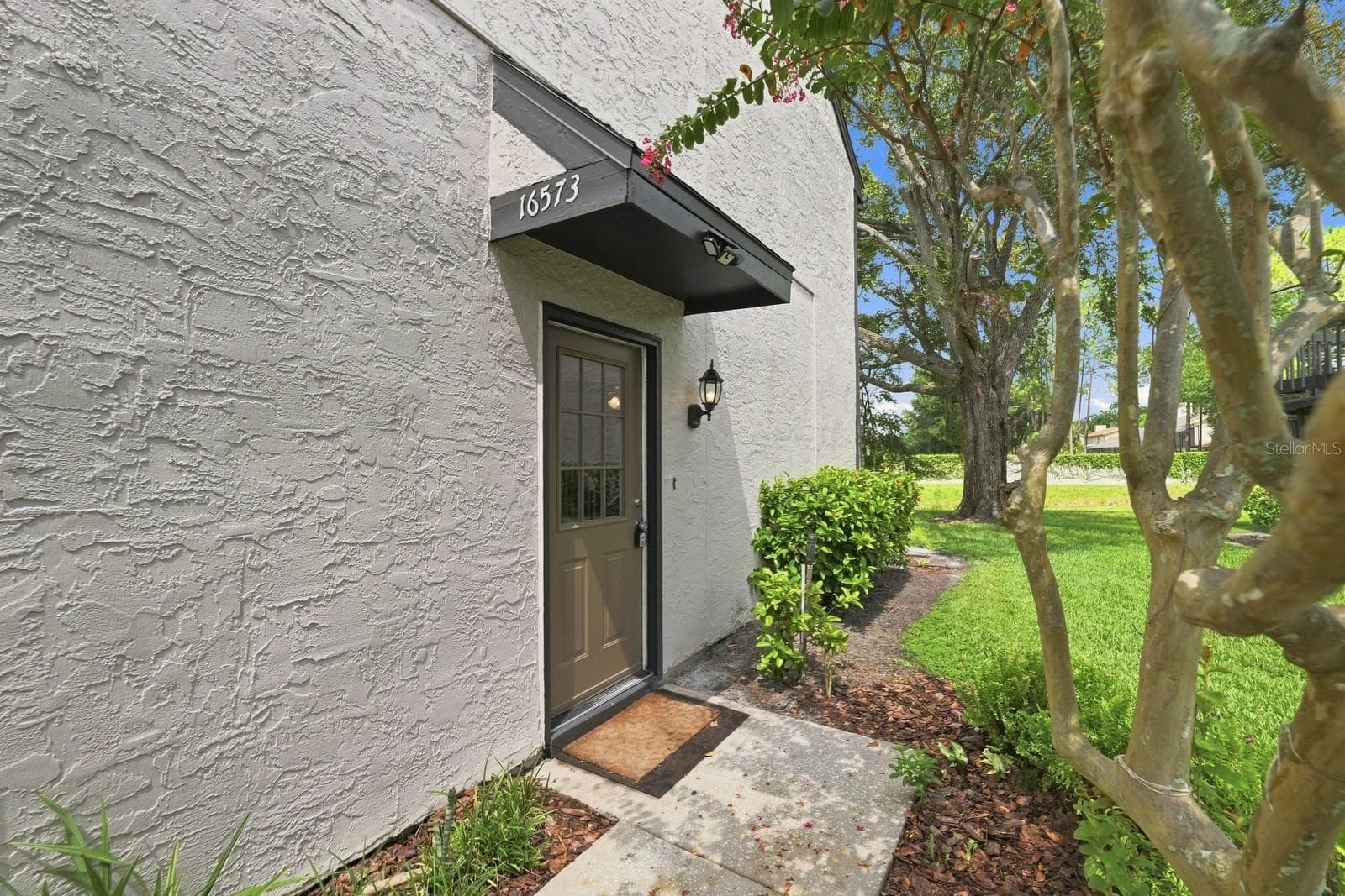 Townhouse at 16573 BRIGADOON DR, TAMPA, photo 2 of 27