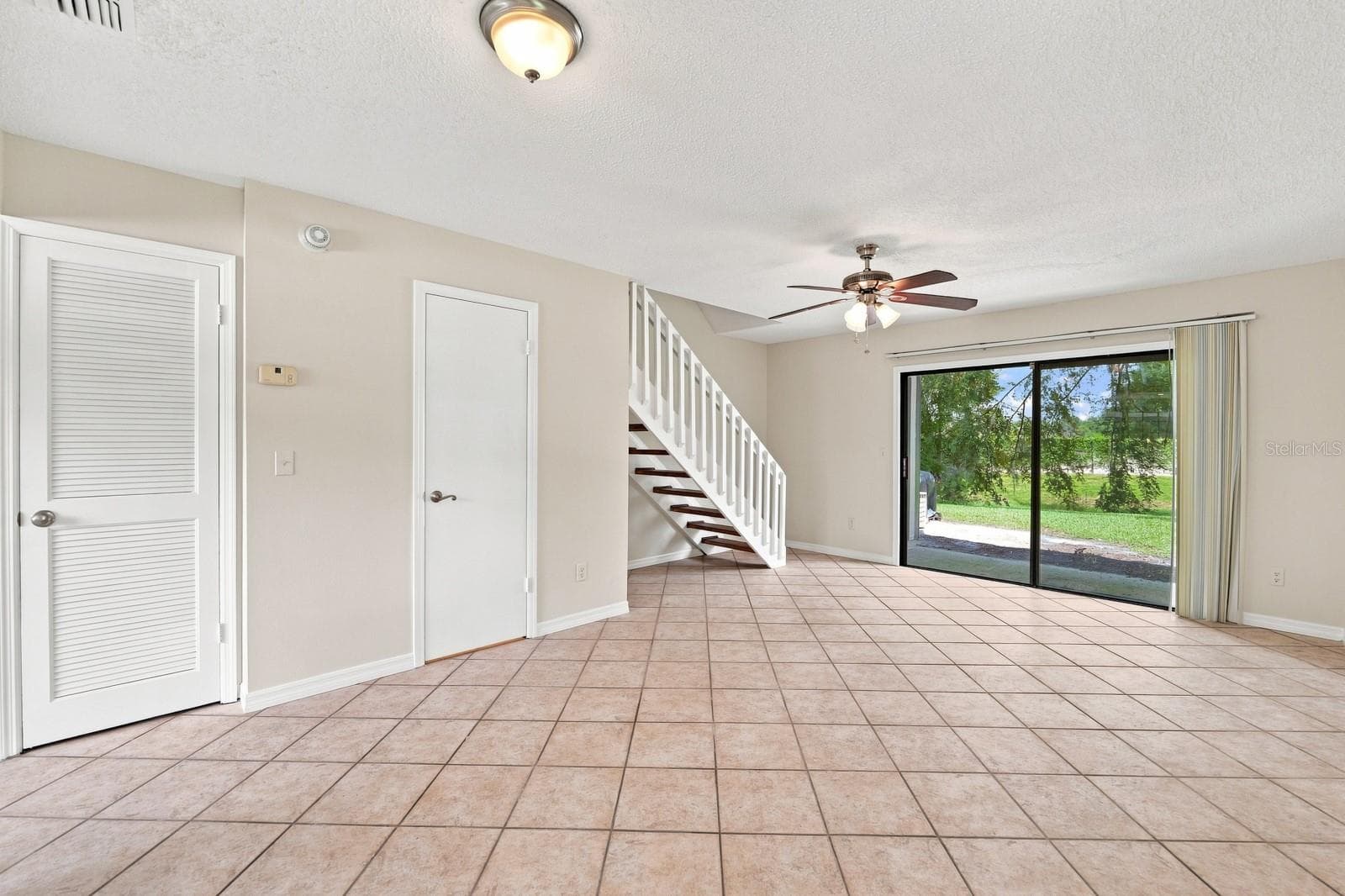 Townhouse at 16573 BRIGADOON DR, TAMPA, photo 4 of 27