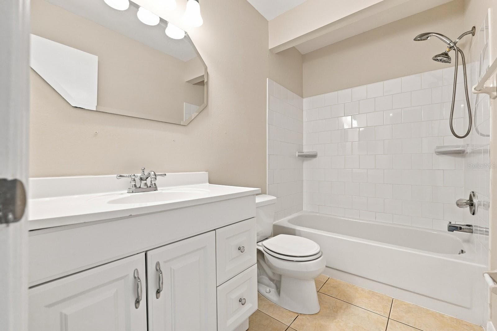 Townhouse at 16573 BRIGADOON DR, TAMPA, photo 18 of 27