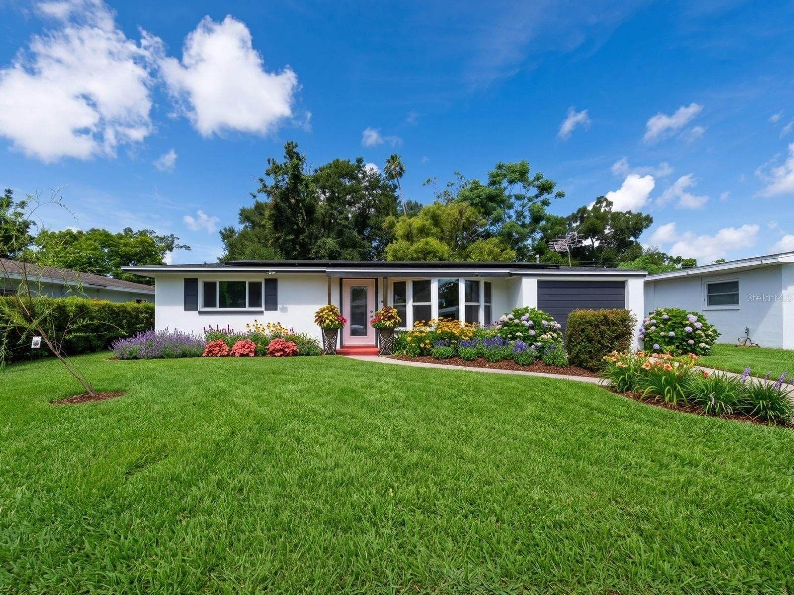 Single Family Residence at 1516 COUNTRY LN W, CLEARWATER, photo 2 of 19