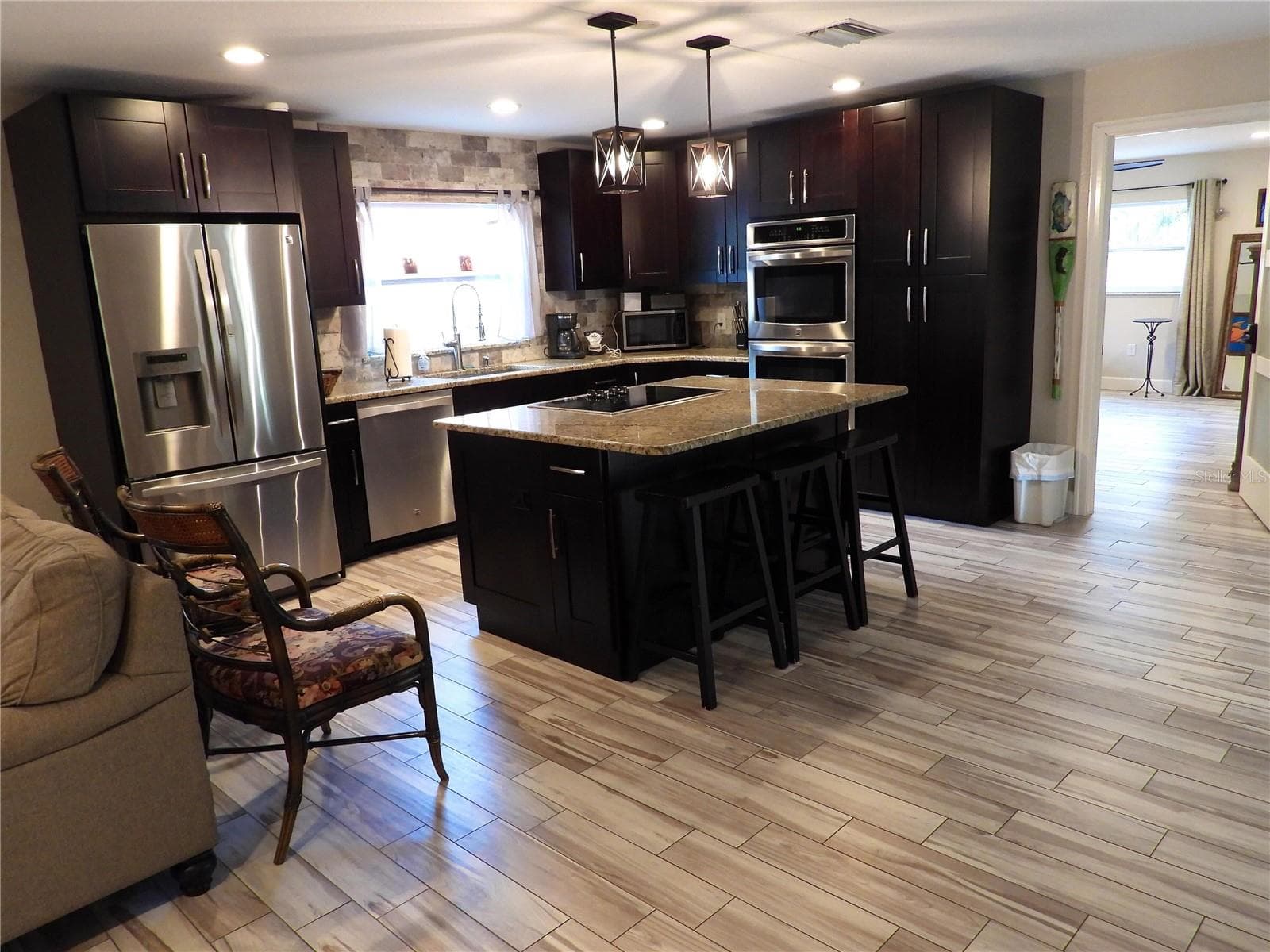 Single Family Residence at 7800 COUNTRY CLUB RD N, ST PETERSBURG, photo 6 of 26