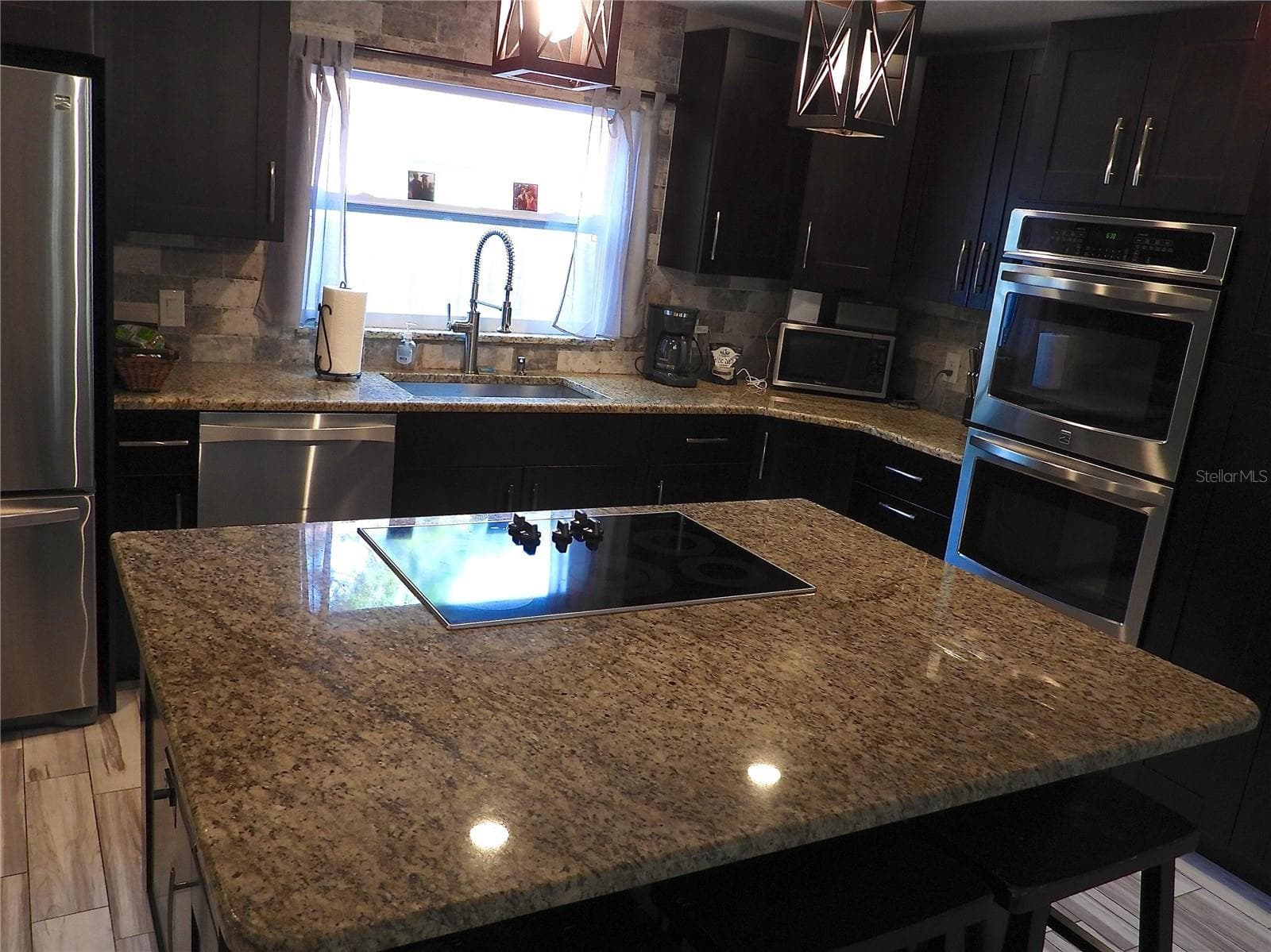 Single Family Residence at 7800 COUNTRY CLUB RD N, ST PETERSBURG, photo 7 of 26