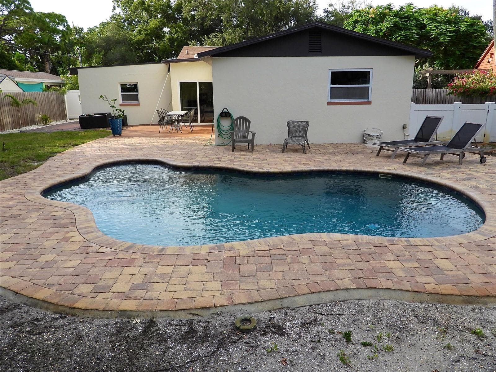 Single Family Residence at 7800 COUNTRY CLUB RD N, ST PETERSBURG, photo 21 of 26