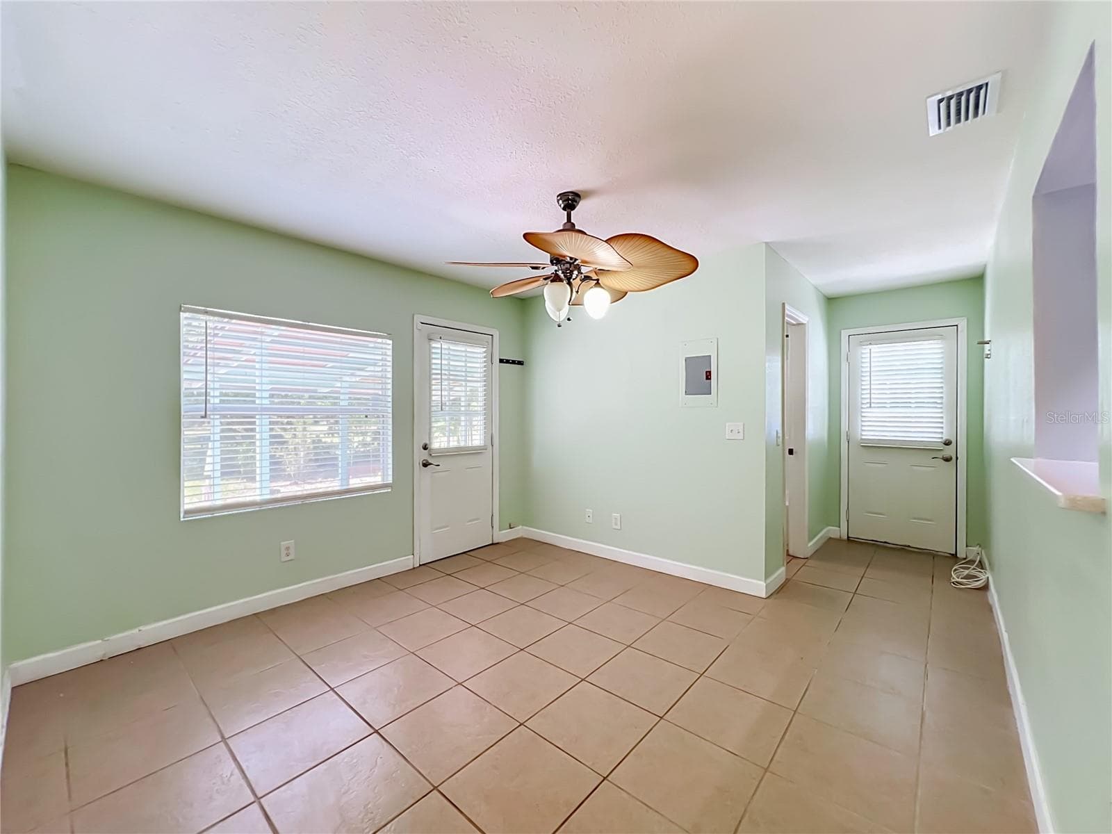 Single Family Residence at 1118 LITTLE SPRING HILL DR, OCOEE, photo 24 of 62