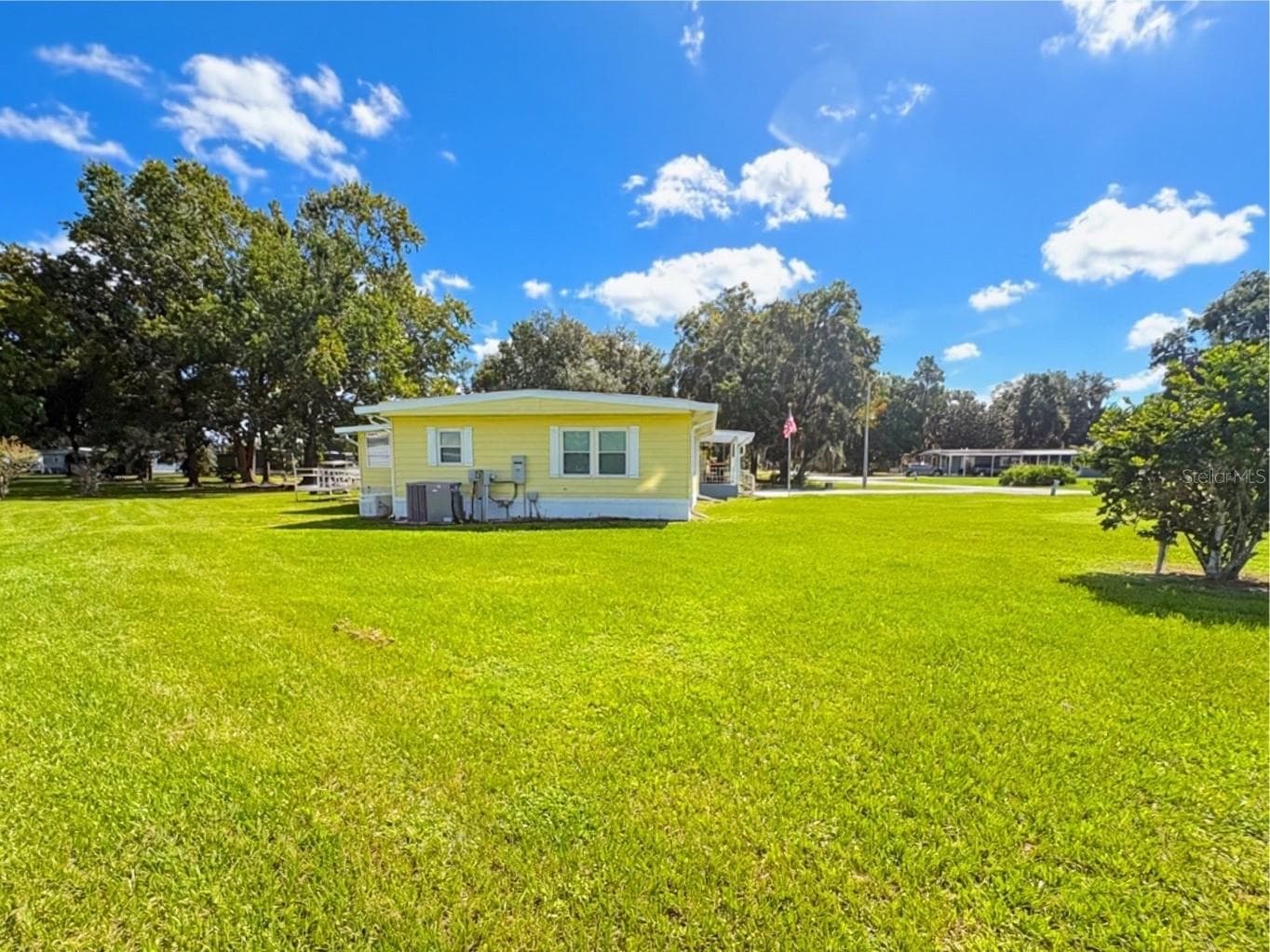 Manufactured Home at 21 N BOBWHITE RD, WILDWOOD, photo 2 of 32