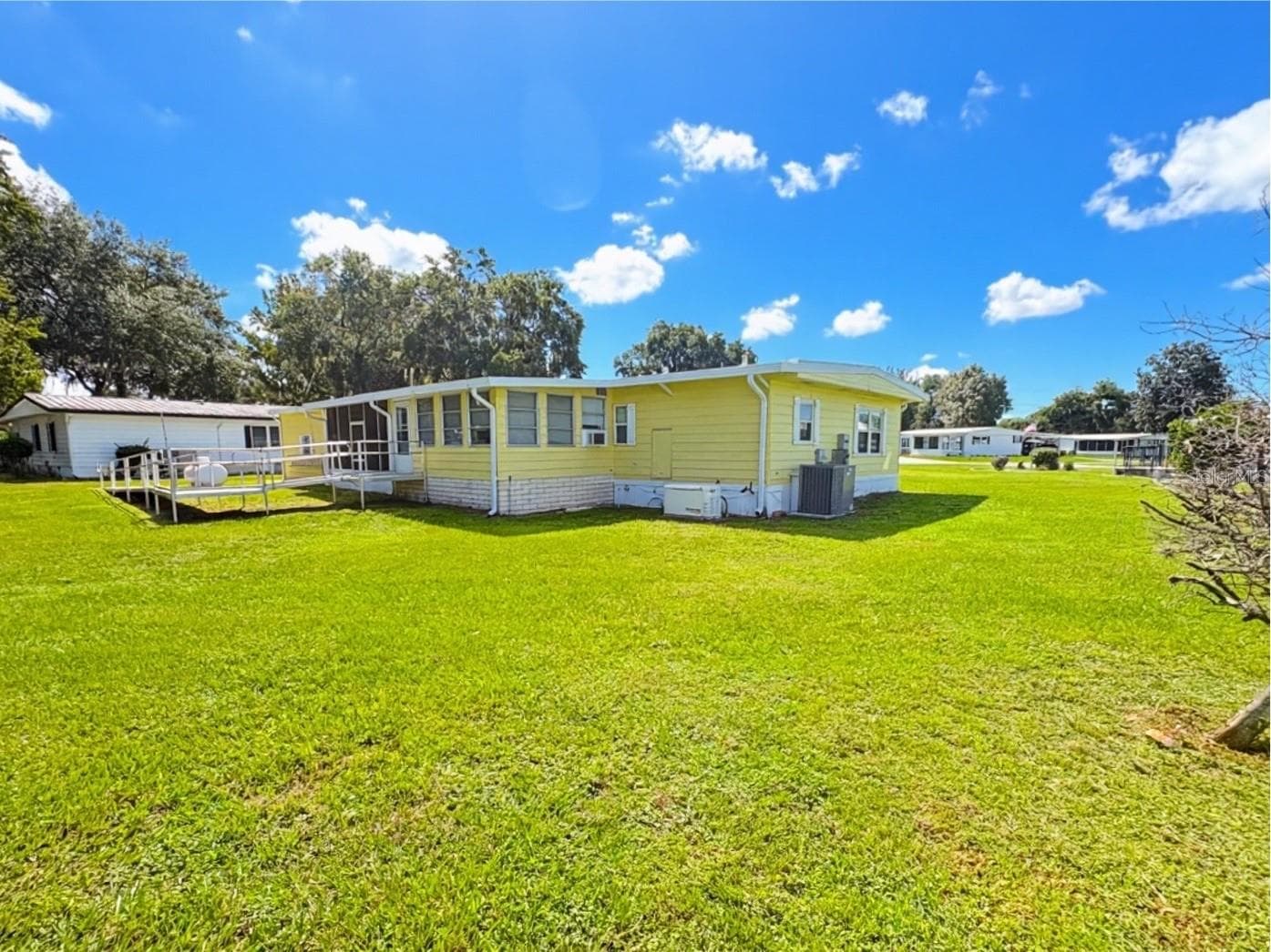 Manufactured Home at 21 N BOBWHITE RD, WILDWOOD, photo 3 of 32