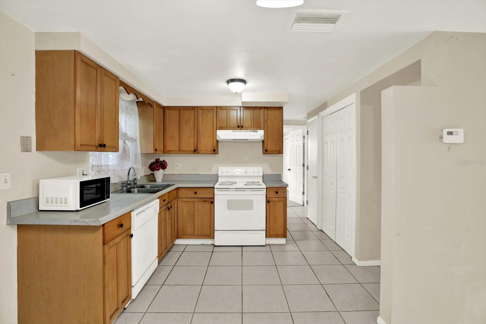 Single Family Residence at 4737 LONGWOOD AVE, HOLIDAY, photo 6 of 23