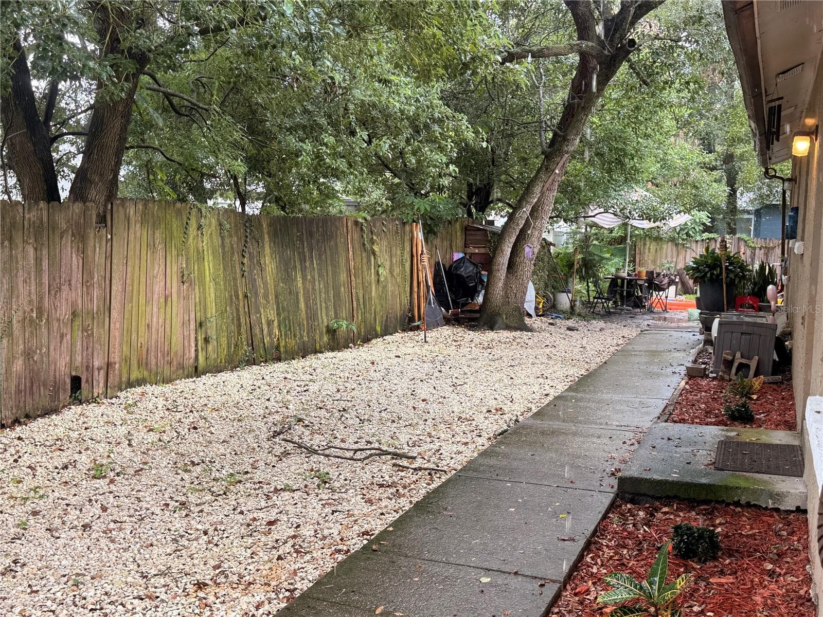 Front yard - 9406 N HARTTS DR #A, TAMPA