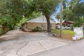 Parking for two cars - 9406 N HARTTS DR #A, TAMPA