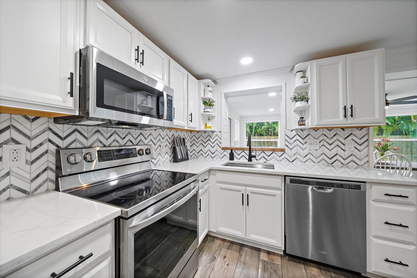 Single Family Residence at 852 ACADIA RD, VENICE, photo 8 of 48